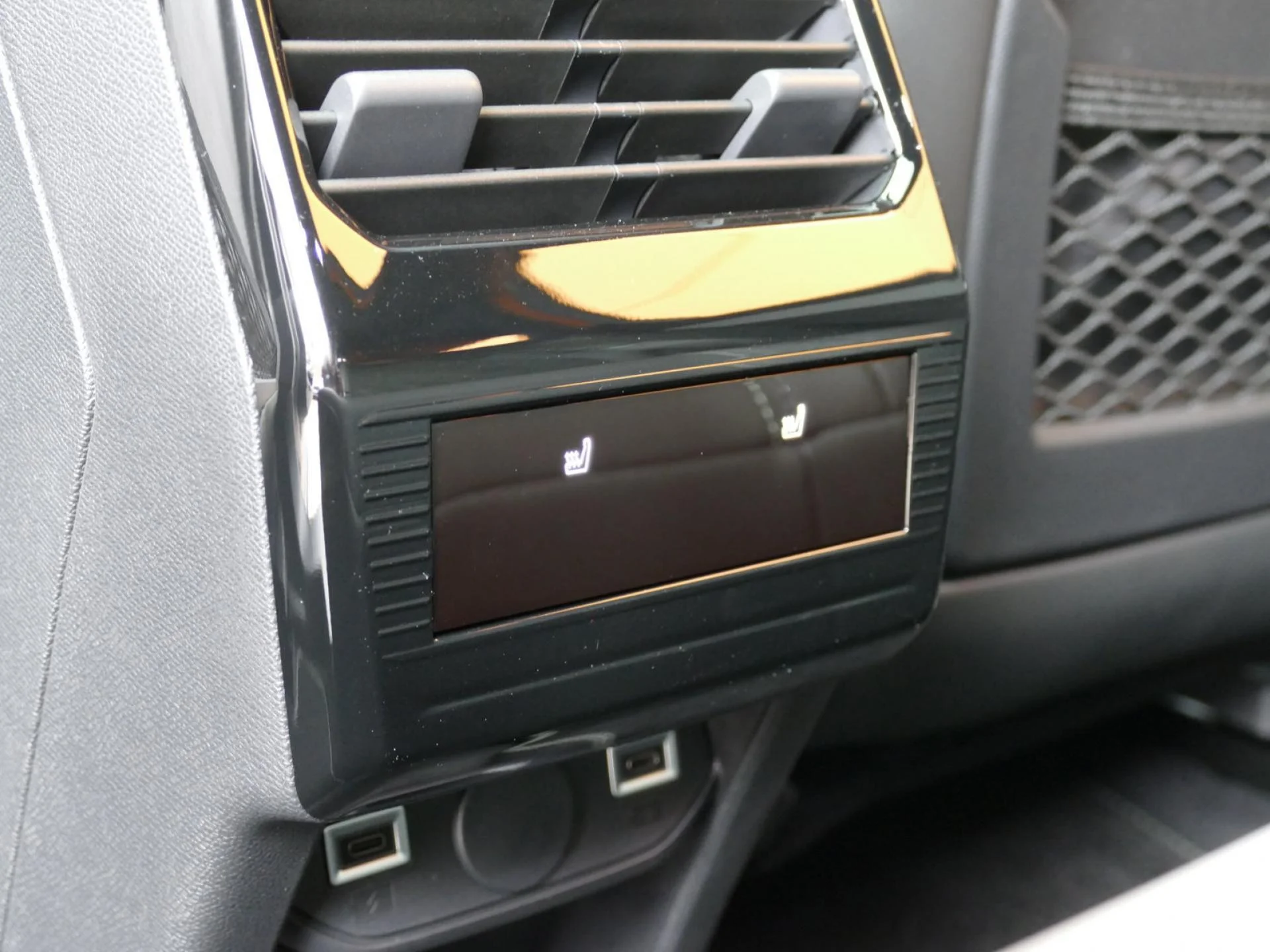 PEUGEOT 3008 - Miniature 23 sur 37 - Cliquer pour voir cette photo