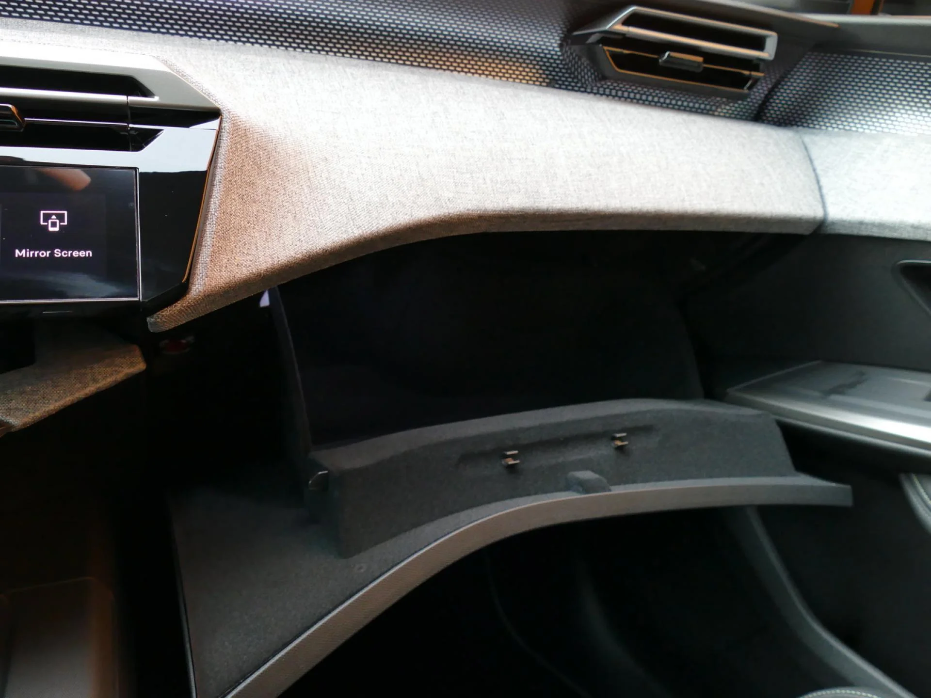 PEUGEOT 3008 - Miniature 30 sur 41 - Cliquer pour voir cette photo