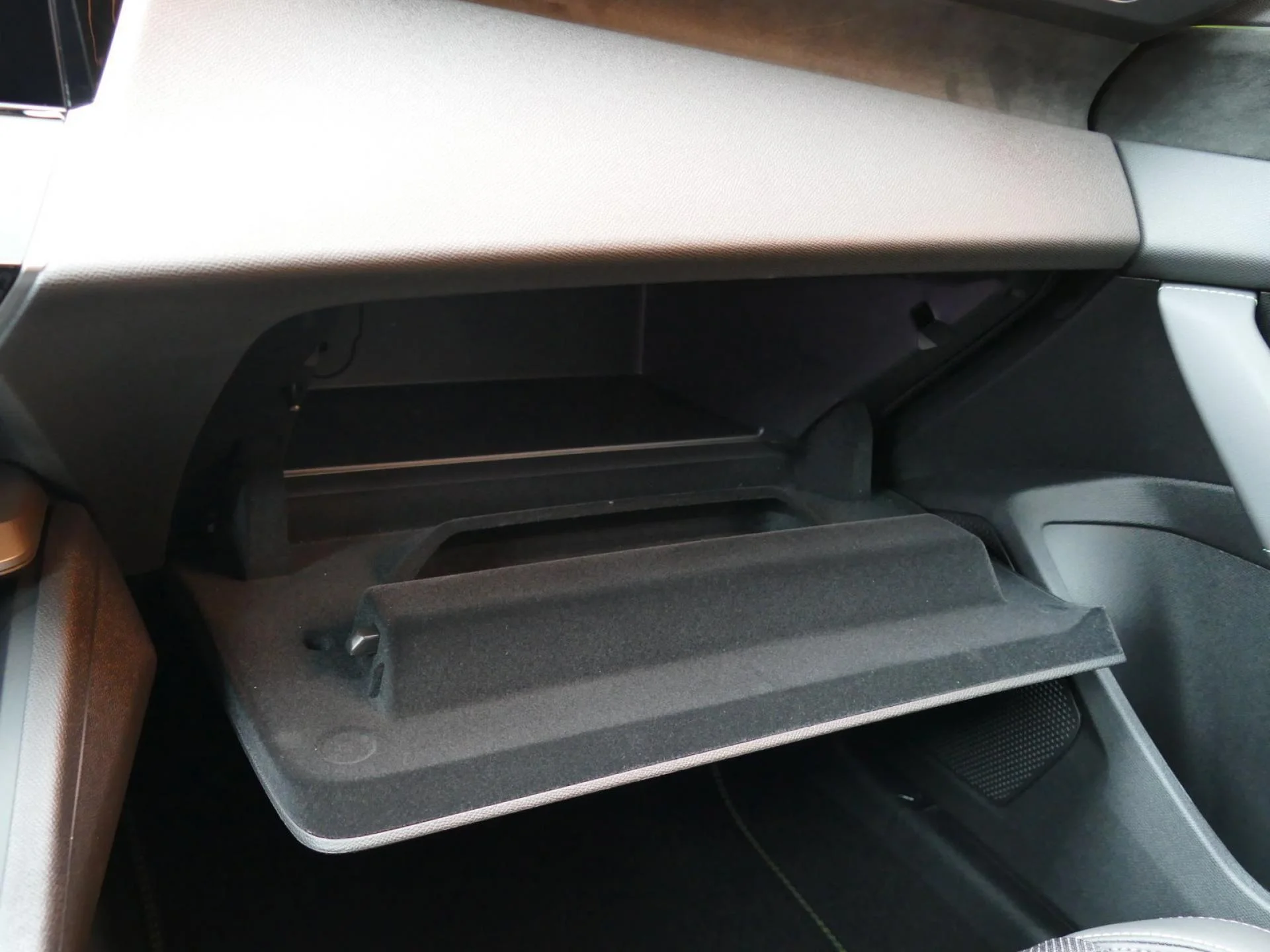 PEUGEOT 308 - Miniature 23 sur 33 - Cliquer pour voir cette photo