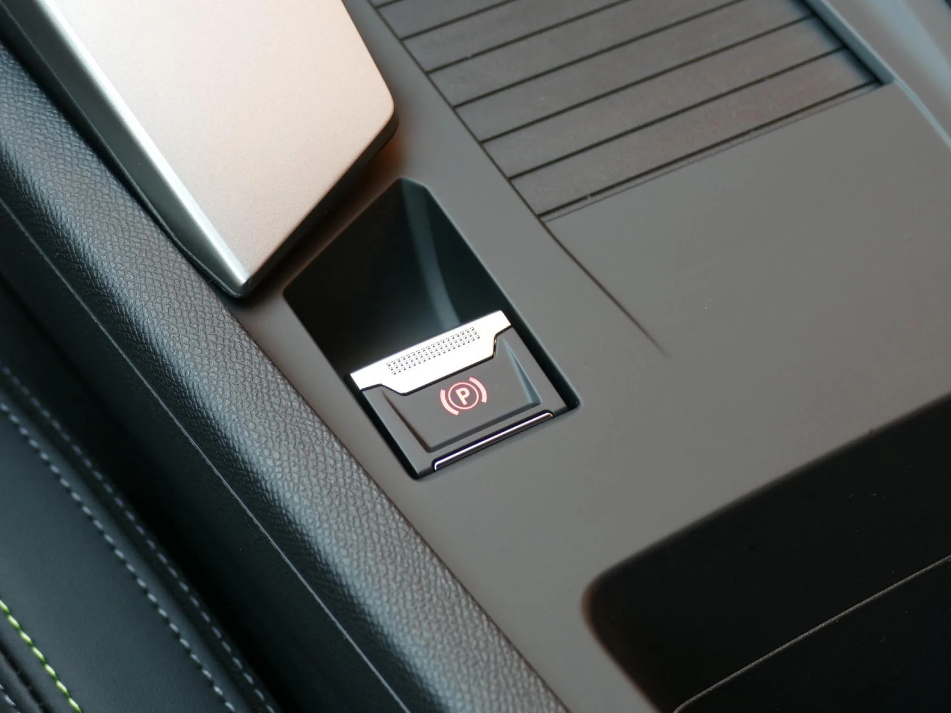 PEUGEOT 308 - Miniature 21 sur 33 - Cliquer pour voir cette photo