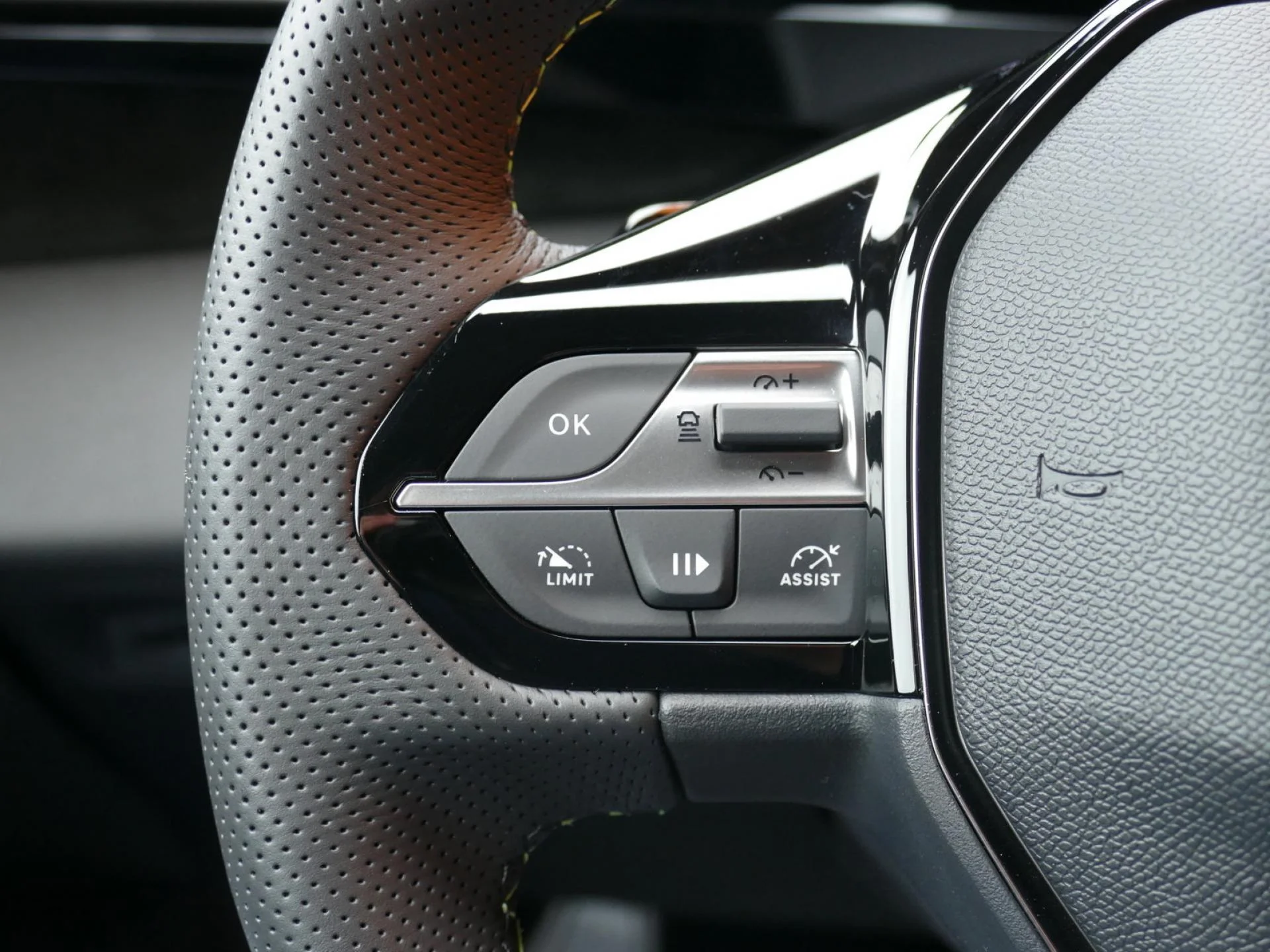 PEUGEOT 308 - Miniature 17 sur 33 - Cliquer pour voir cette photo