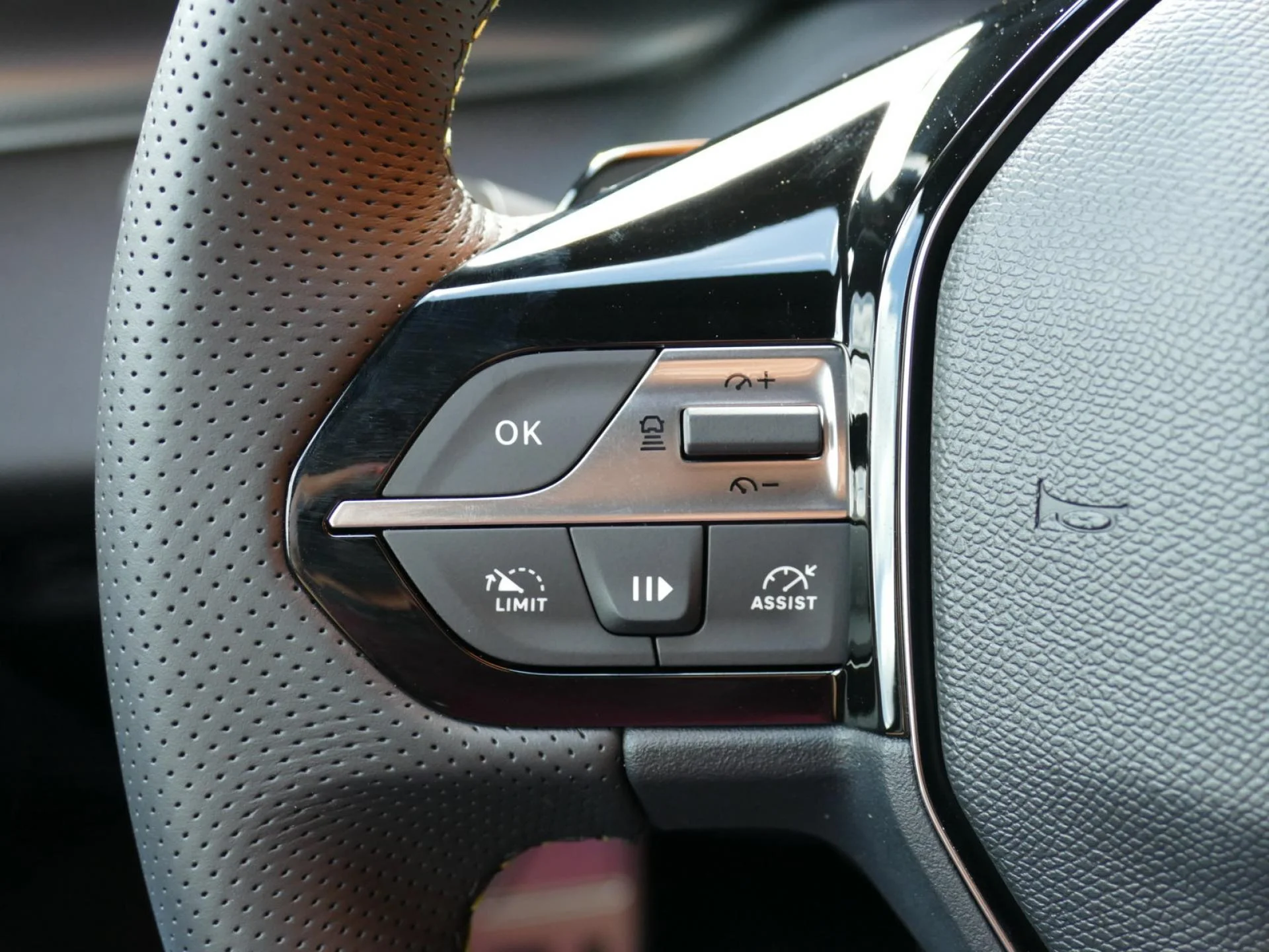 PEUGEOT 308 - Miniature 21 sur 34 - Cliquer pour voir cette photo