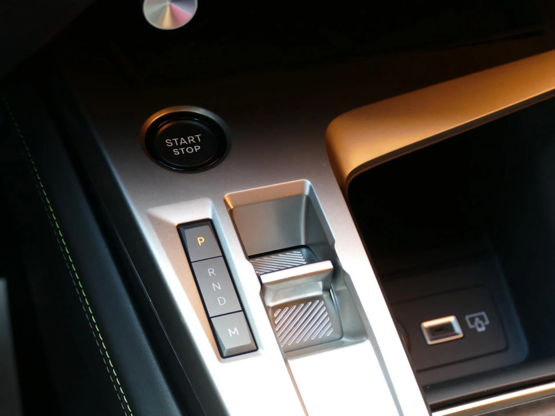 PEUGEOT 308 - Miniature 23 sur 34 - Cliquer pour voir cette photo