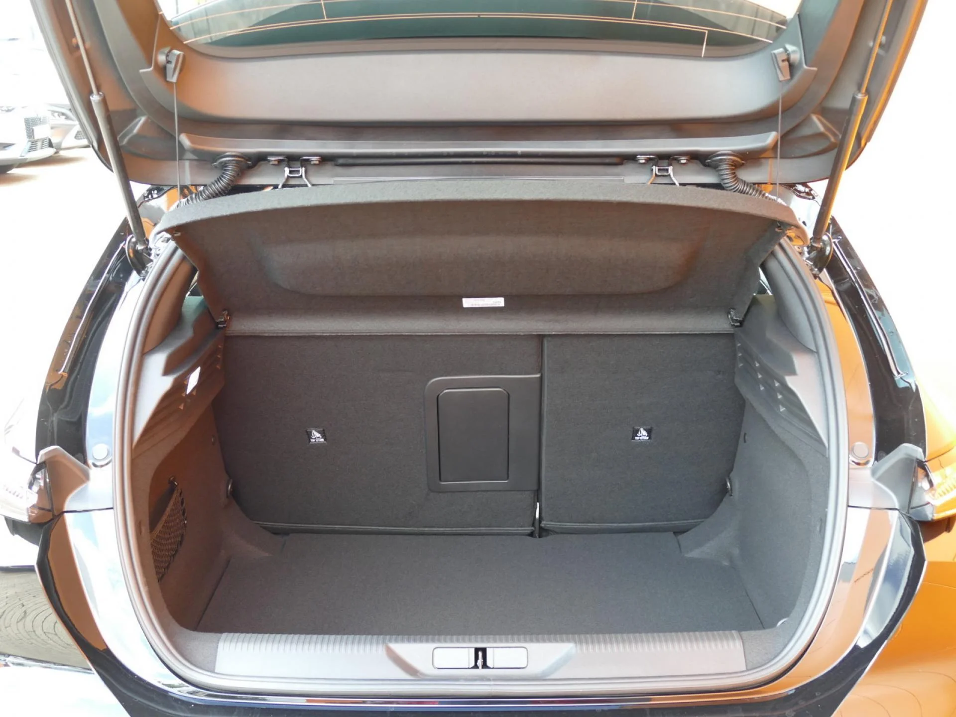 PEUGEOT 308 - Miniature 9 sur 34 - Cliquer pour voir cette photo