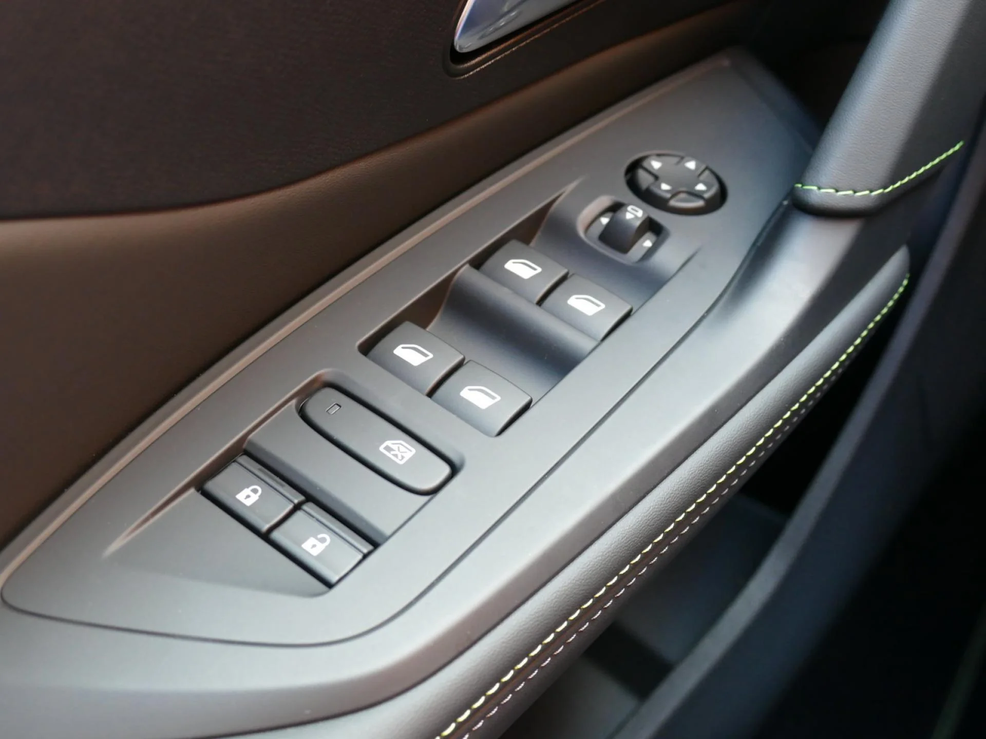 PEUGEOT 308 - Miniature 26 sur 34 - Cliquer pour voir cette photo