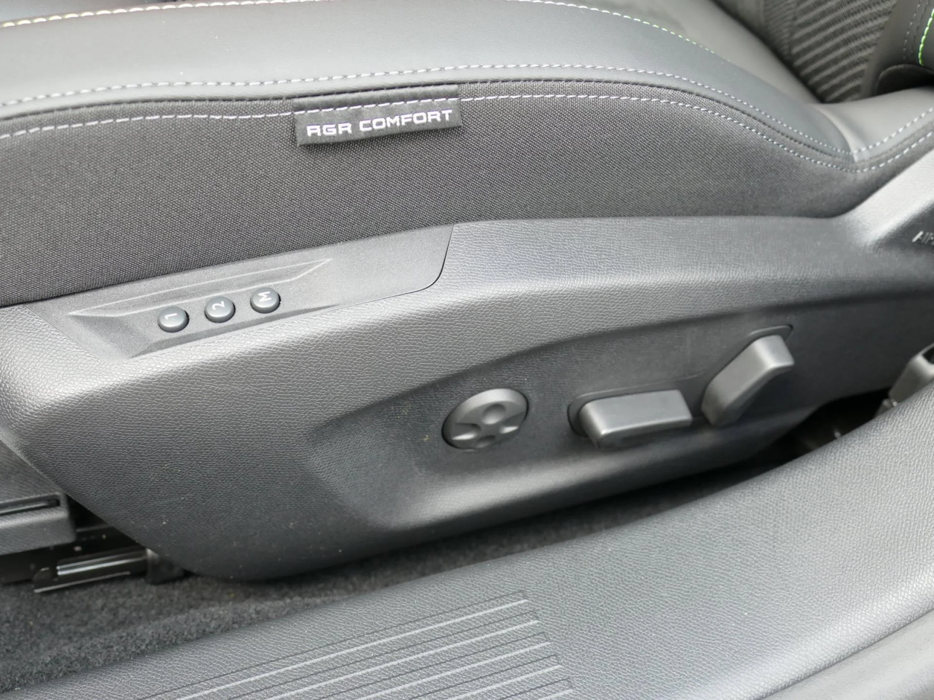 PEUGEOT 308 - Miniature 22 sur 34 - Cliquer pour voir cette photo