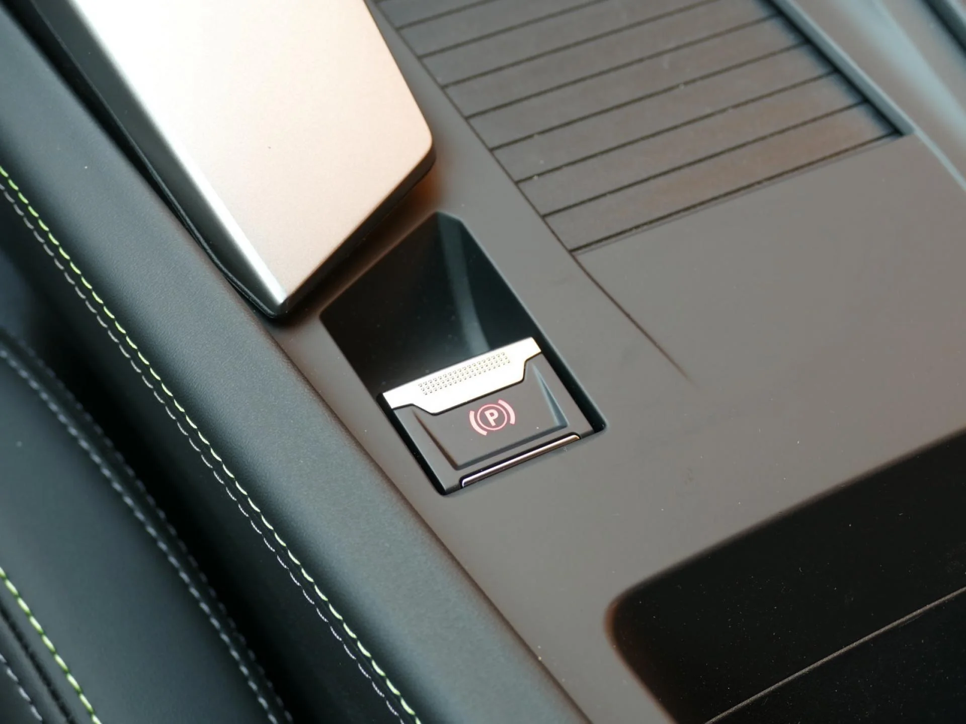 PEUGEOT 308 - Miniature 23 sur 33 - Cliquer pour voir cette photo