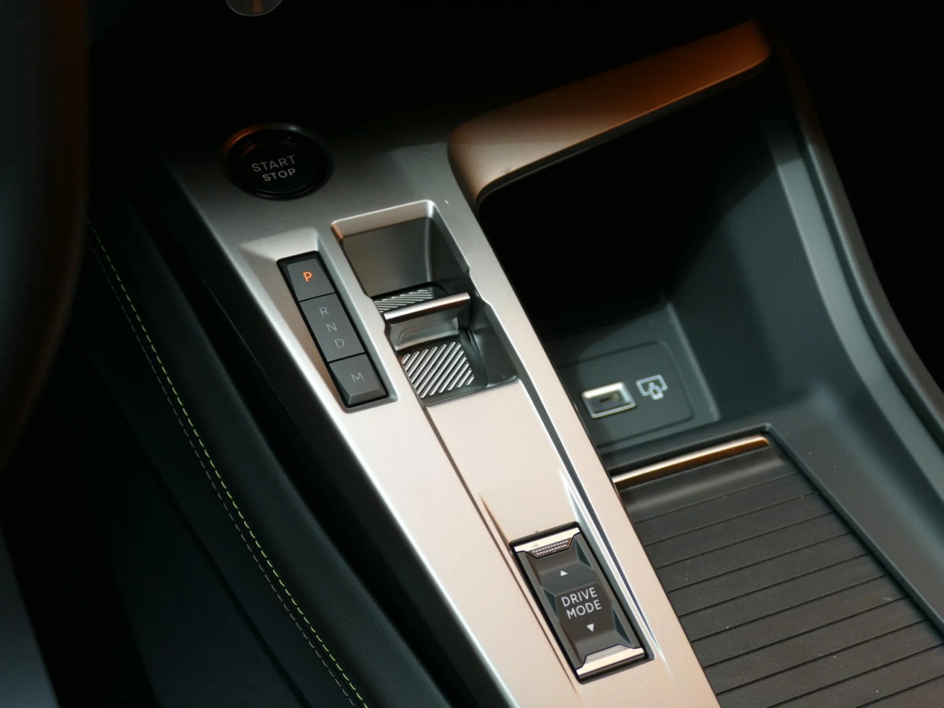 PEUGEOT 308 - Miniature 21 sur 33 - Cliquer pour voir cette photo