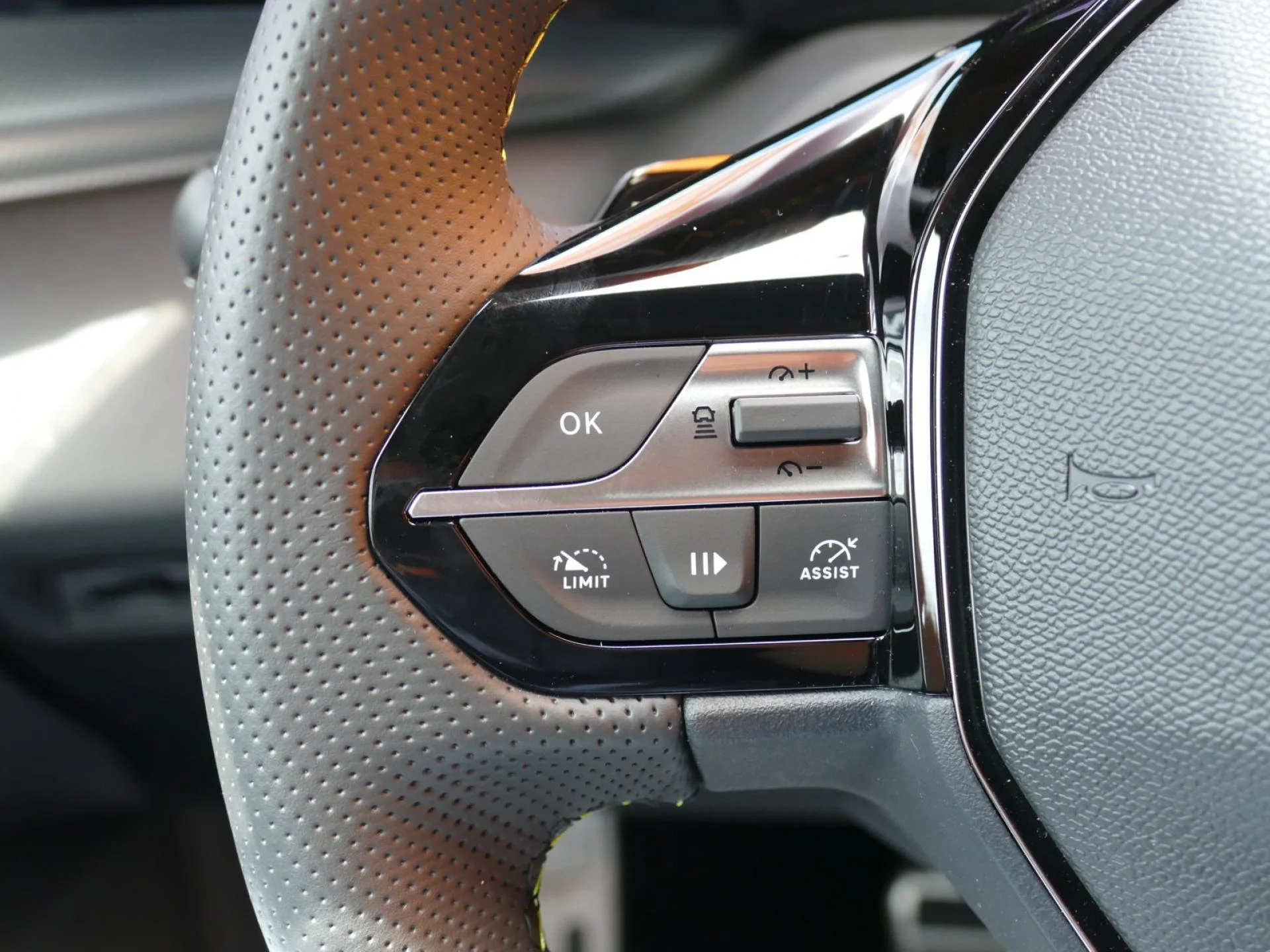 PEUGEOT 308 - Miniature 20 sur 33 - Cliquer pour voir cette photo