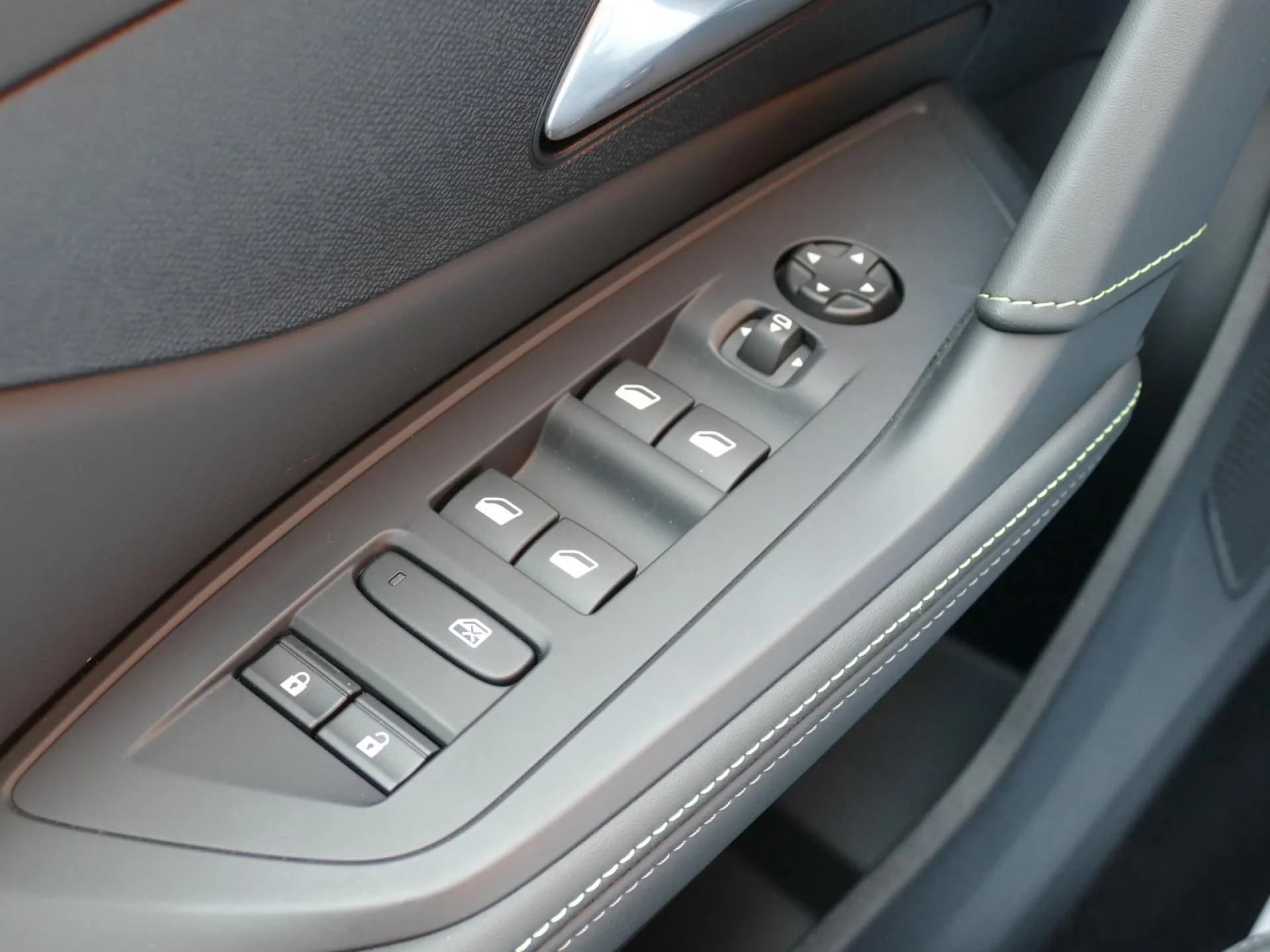 PEUGEOT 308 - Miniature 25 sur 33 - Cliquer pour voir cette photo