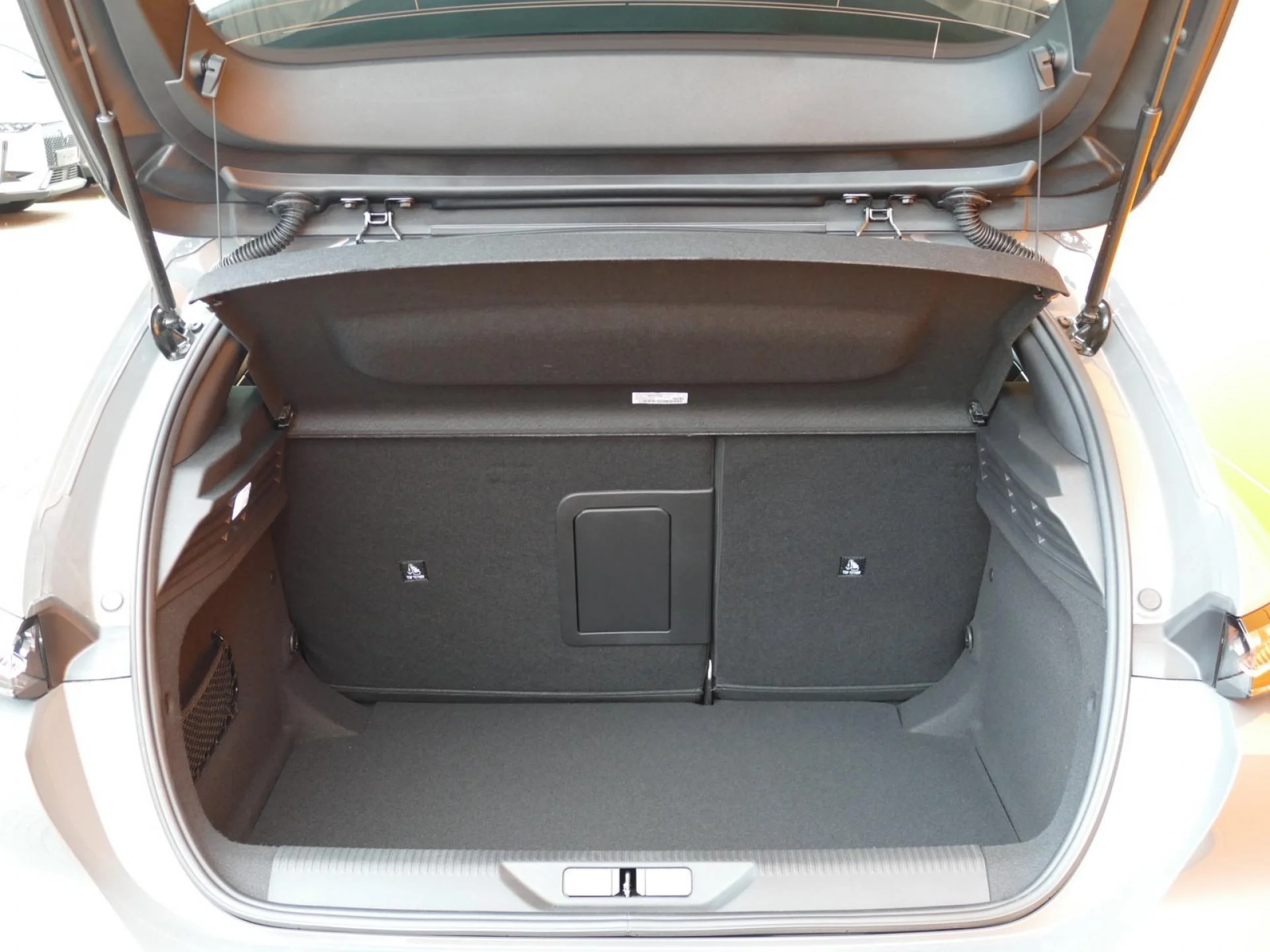 PEUGEOT 308 - Miniature 8 sur 32 - Cliquer pour voir cette photo