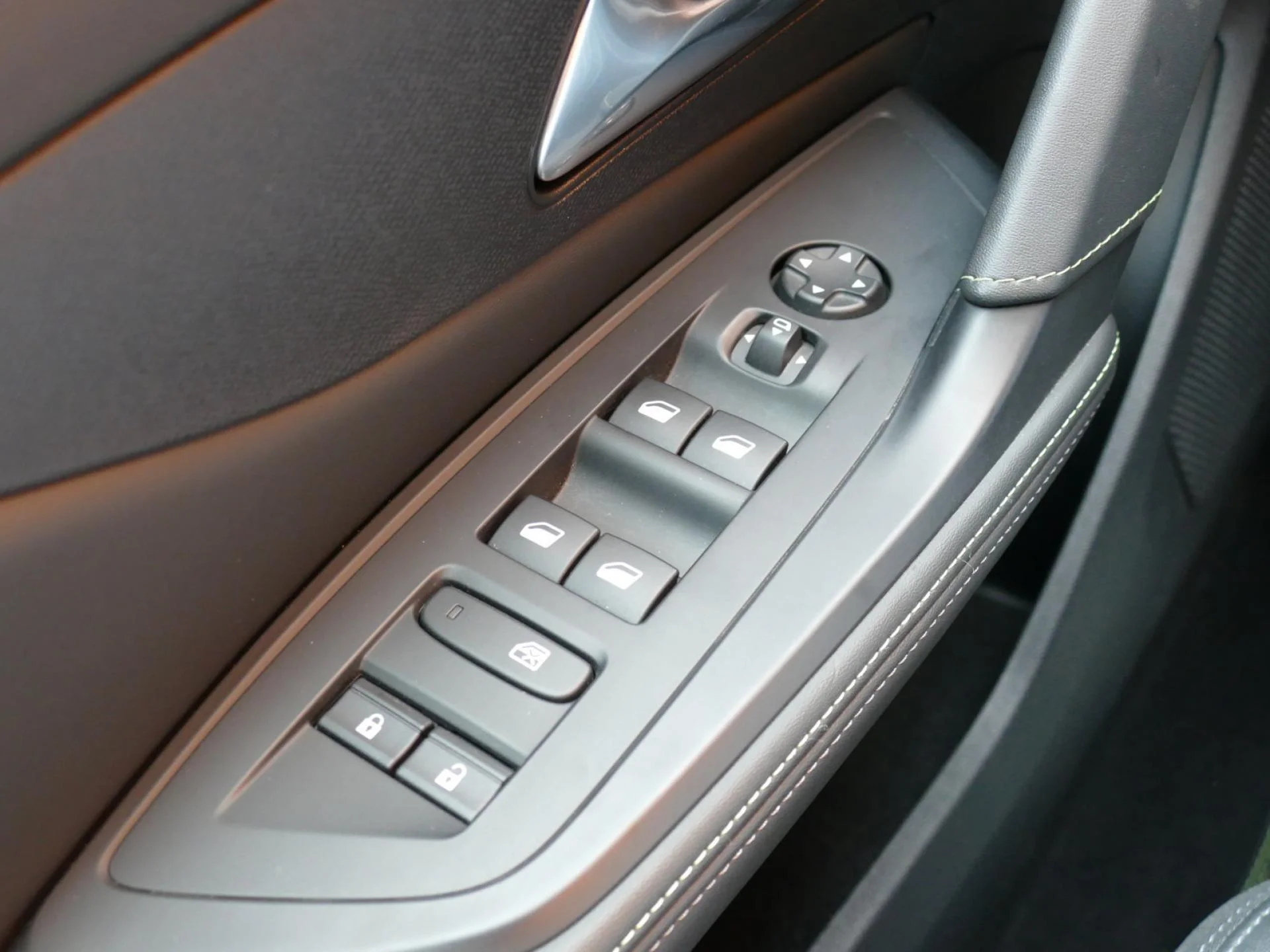 PEUGEOT 308 SW - Miniature 20 sur 31 - Cliquer pour voir cette photo