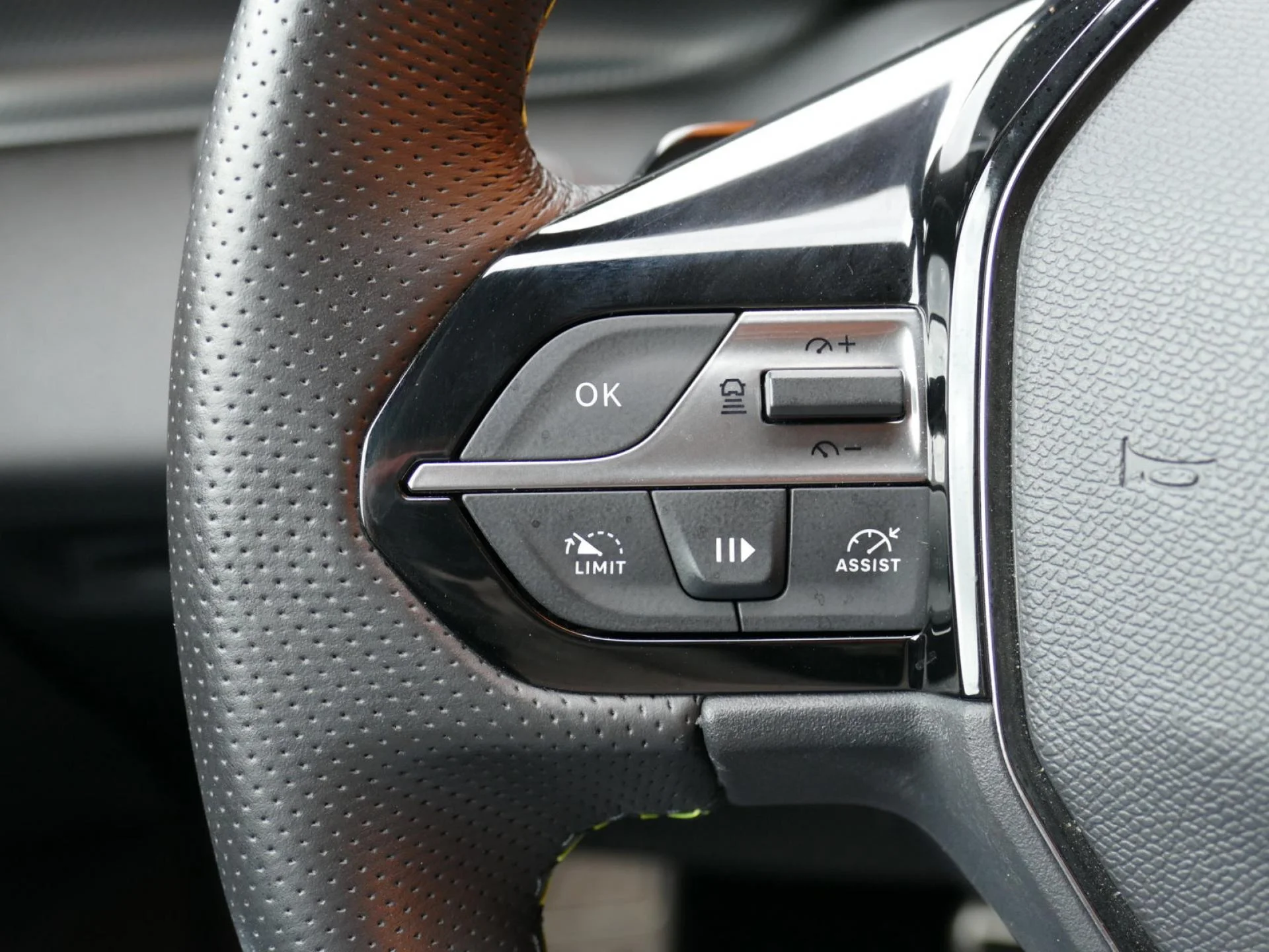 PEUGEOT 308 SW - Miniature 16 sur 31 - Cliquer pour voir cette photo