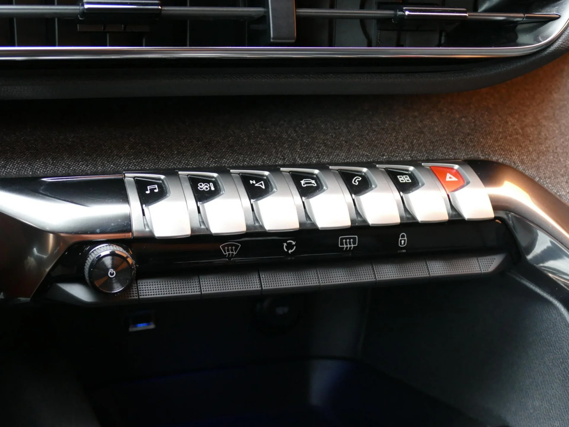 PEUGEOT 5008 - Miniature 17 sur 34 - Cliquer pour voir cette photo