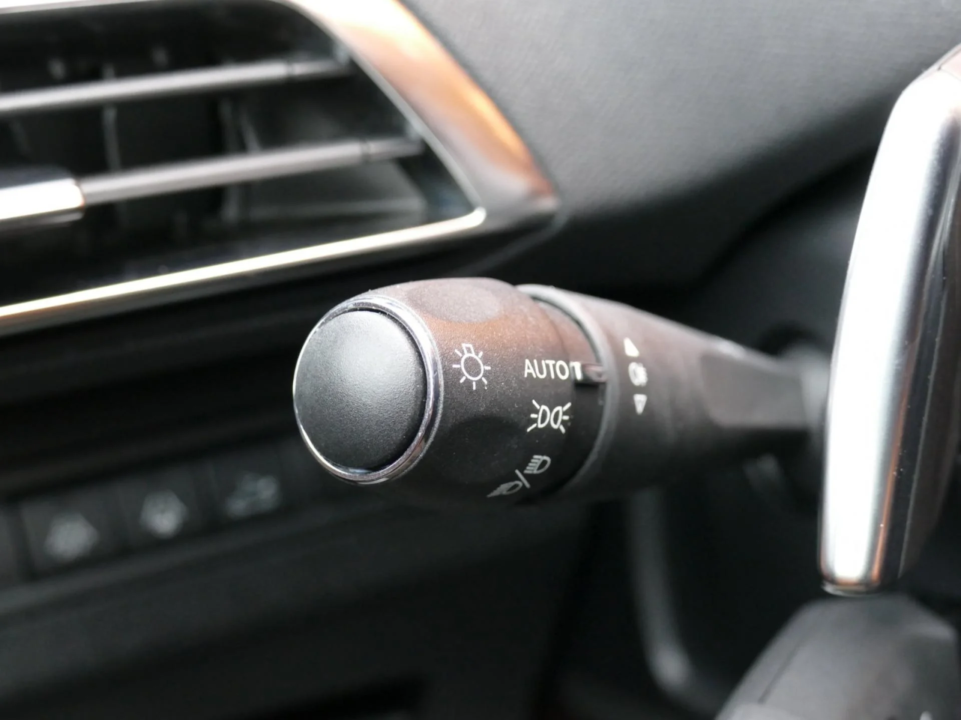 PEUGEOT 5008 - Miniature 25 sur 34 - Cliquer pour voir cette photo
