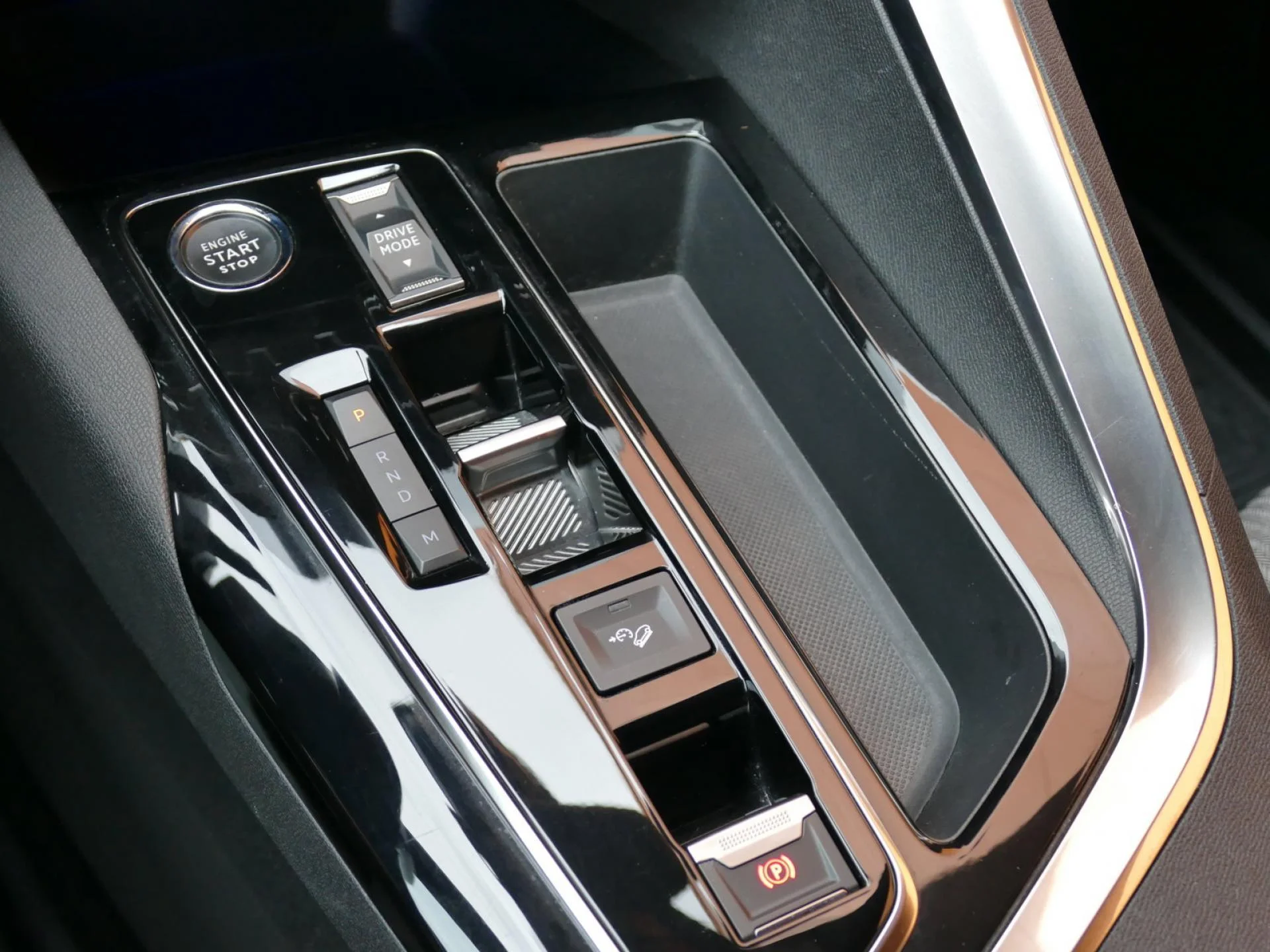 PEUGEOT 5008 - Miniature 20 sur 34 - Cliquer pour voir cette photo