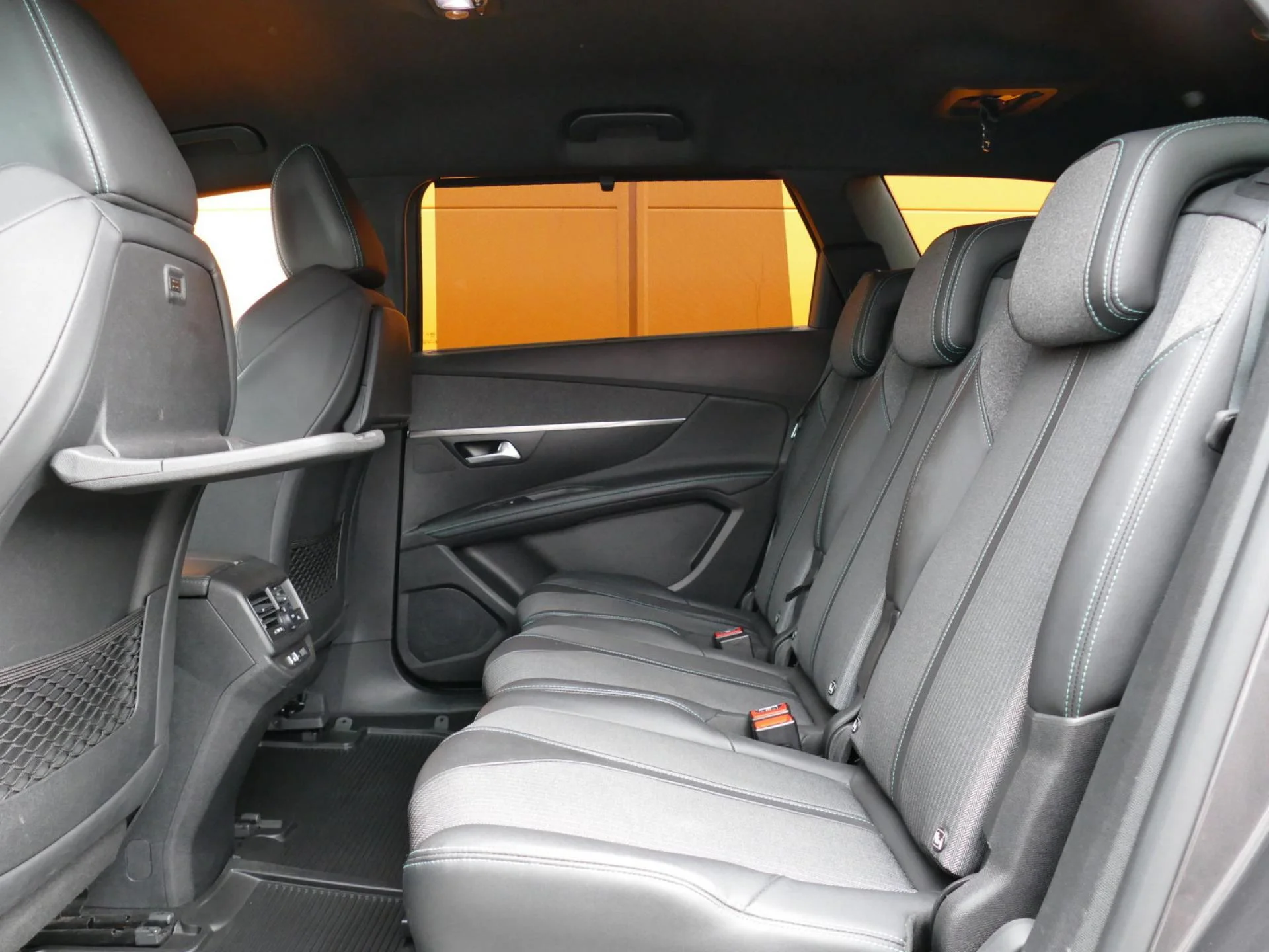PEUGEOT 5008 - Miniature 8 sur 34 - Cliquer pour voir cette photo