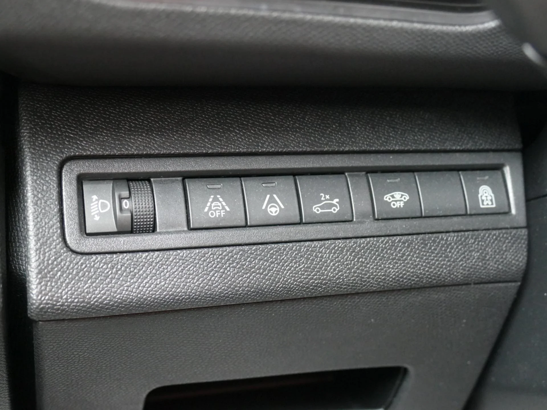 PEUGEOT 5008 - Miniature 21 sur 34 - Cliquer pour voir cette photo