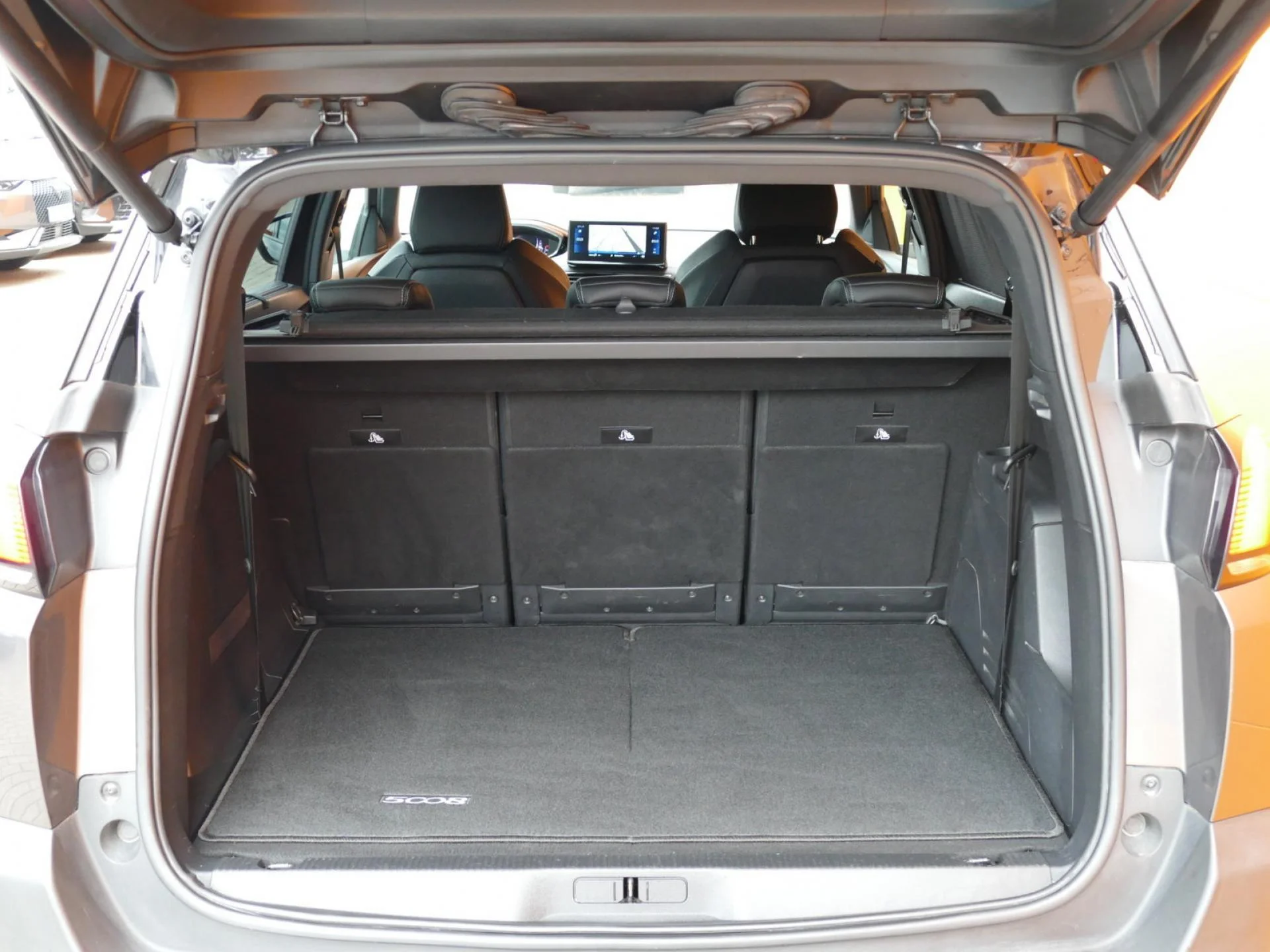 PEUGEOT 5008 - Miniature 10 sur 34 - Cliquer pour voir cette photo