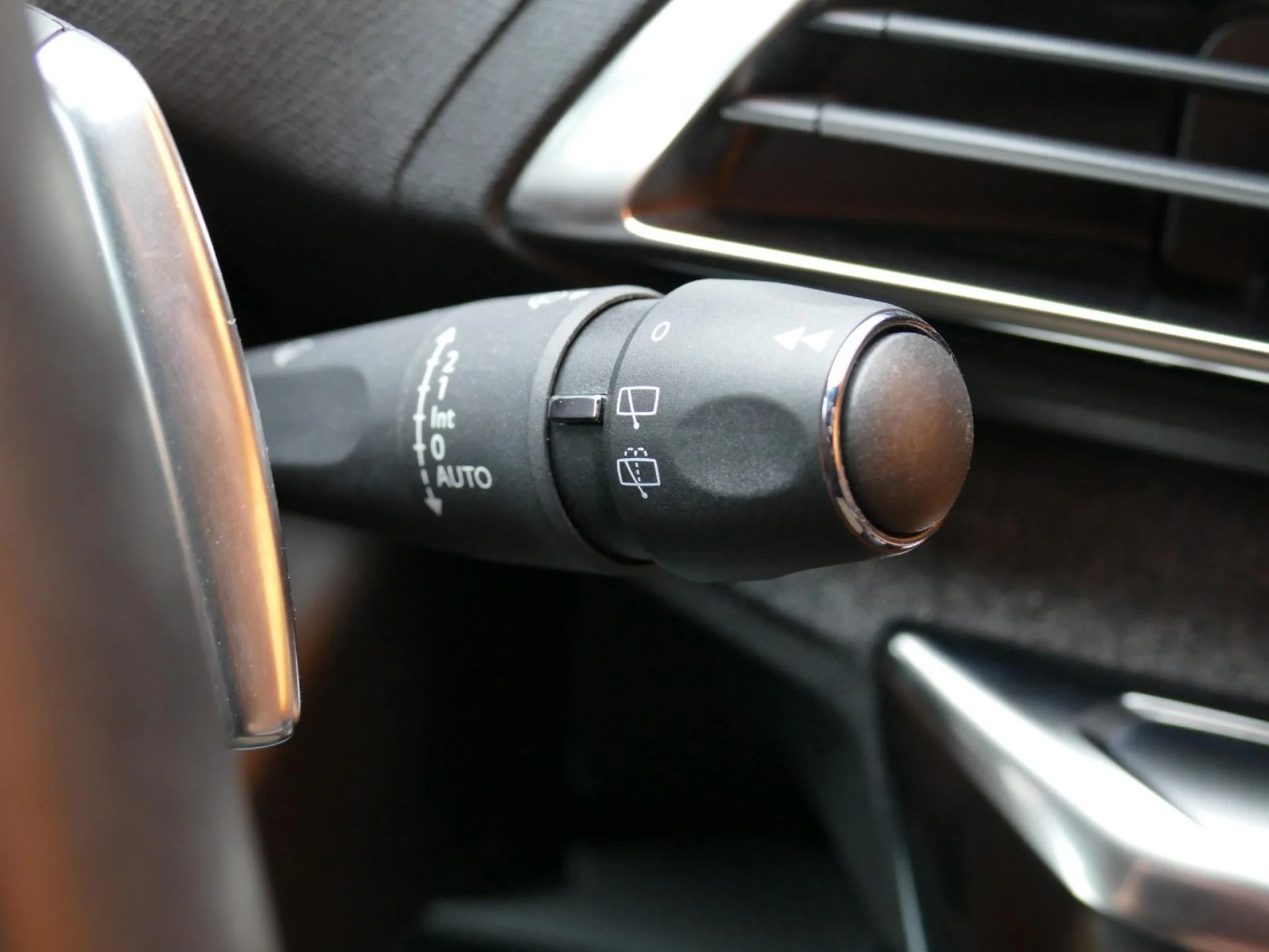 PEUGEOT 5008 - Miniature 27 sur 34 - Cliquer pour voir cette photo