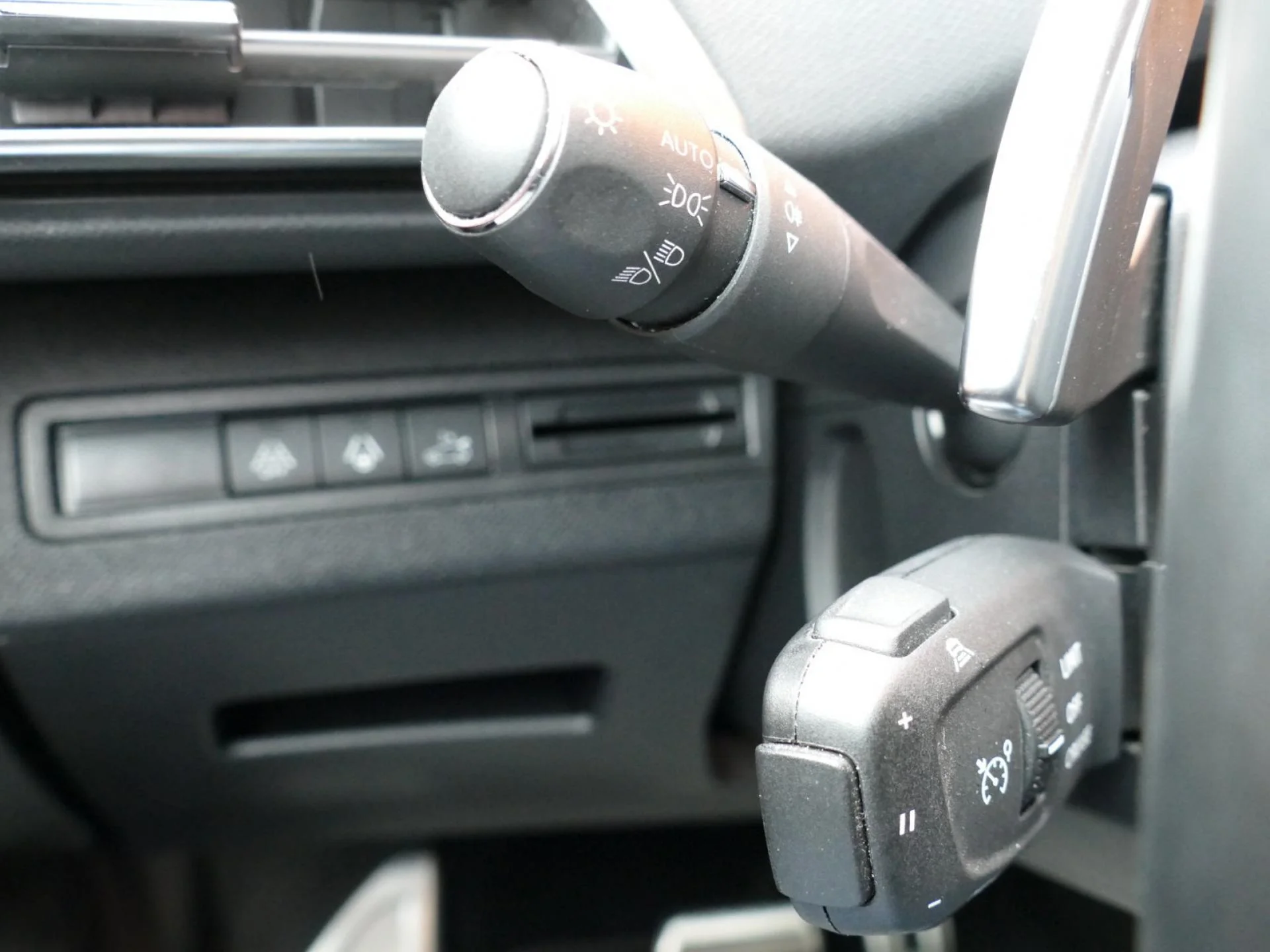 PEUGEOT 5008 - Miniature 27 sur 37 - Cliquer pour voir cette photo