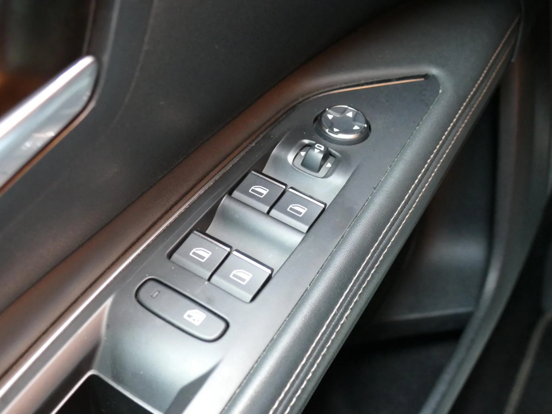 PEUGEOT 5008 - Miniature 26 sur 37 - Cliquer pour voir cette photo