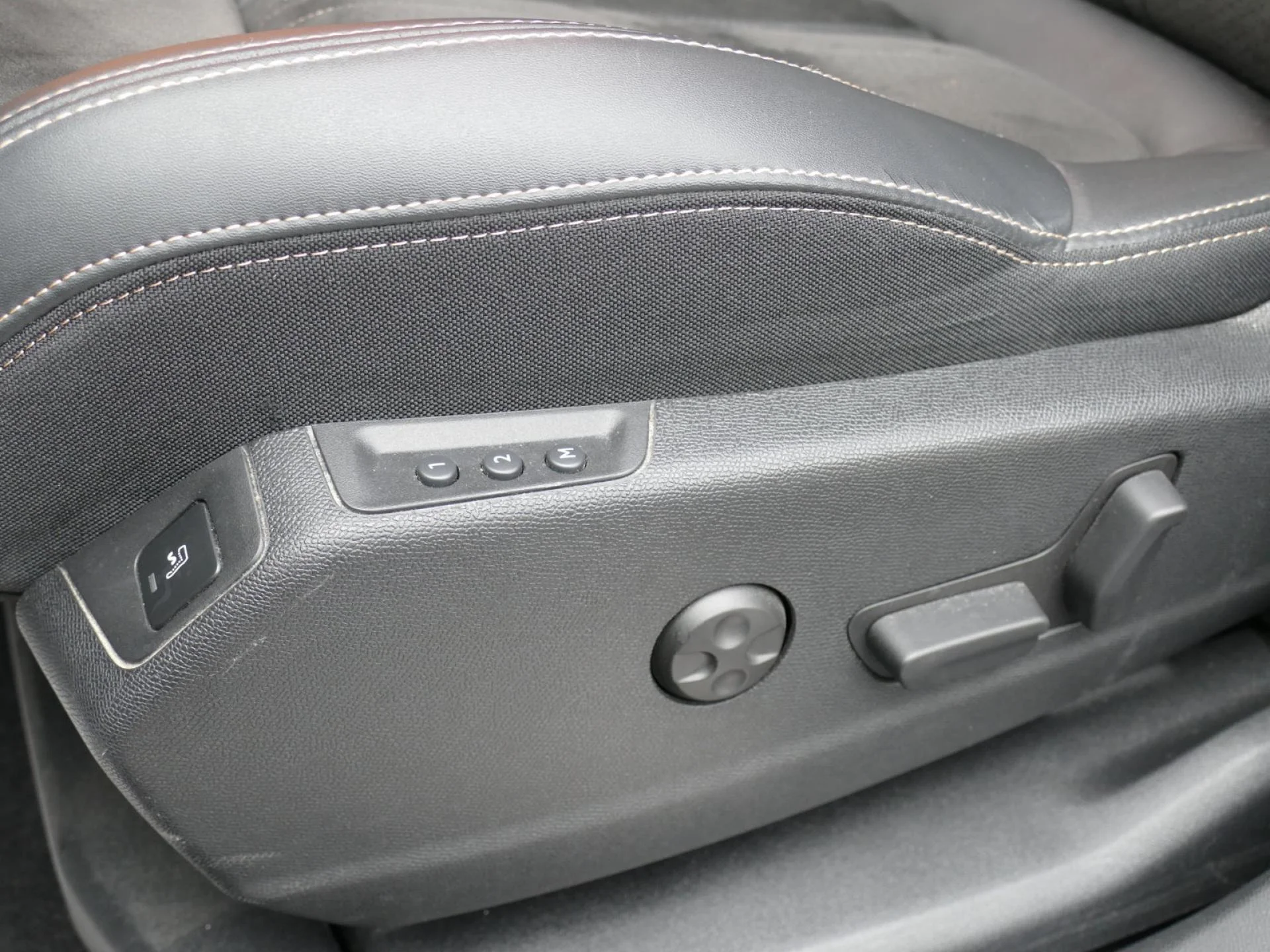 PEUGEOT 5008 - Miniature 22 sur 37 - Cliquer pour voir cette photo