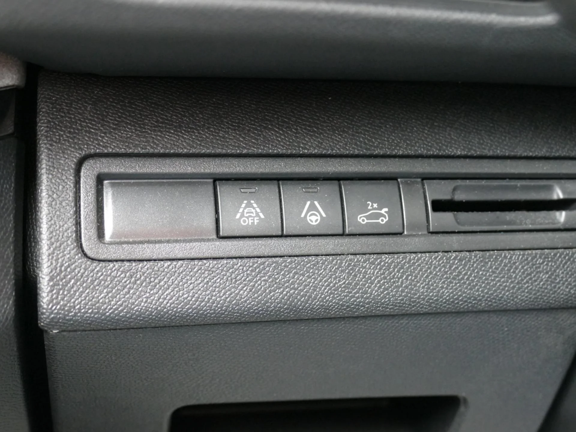 PEUGEOT 5008 - Miniature 24 sur 37 - Cliquer pour voir cette photo