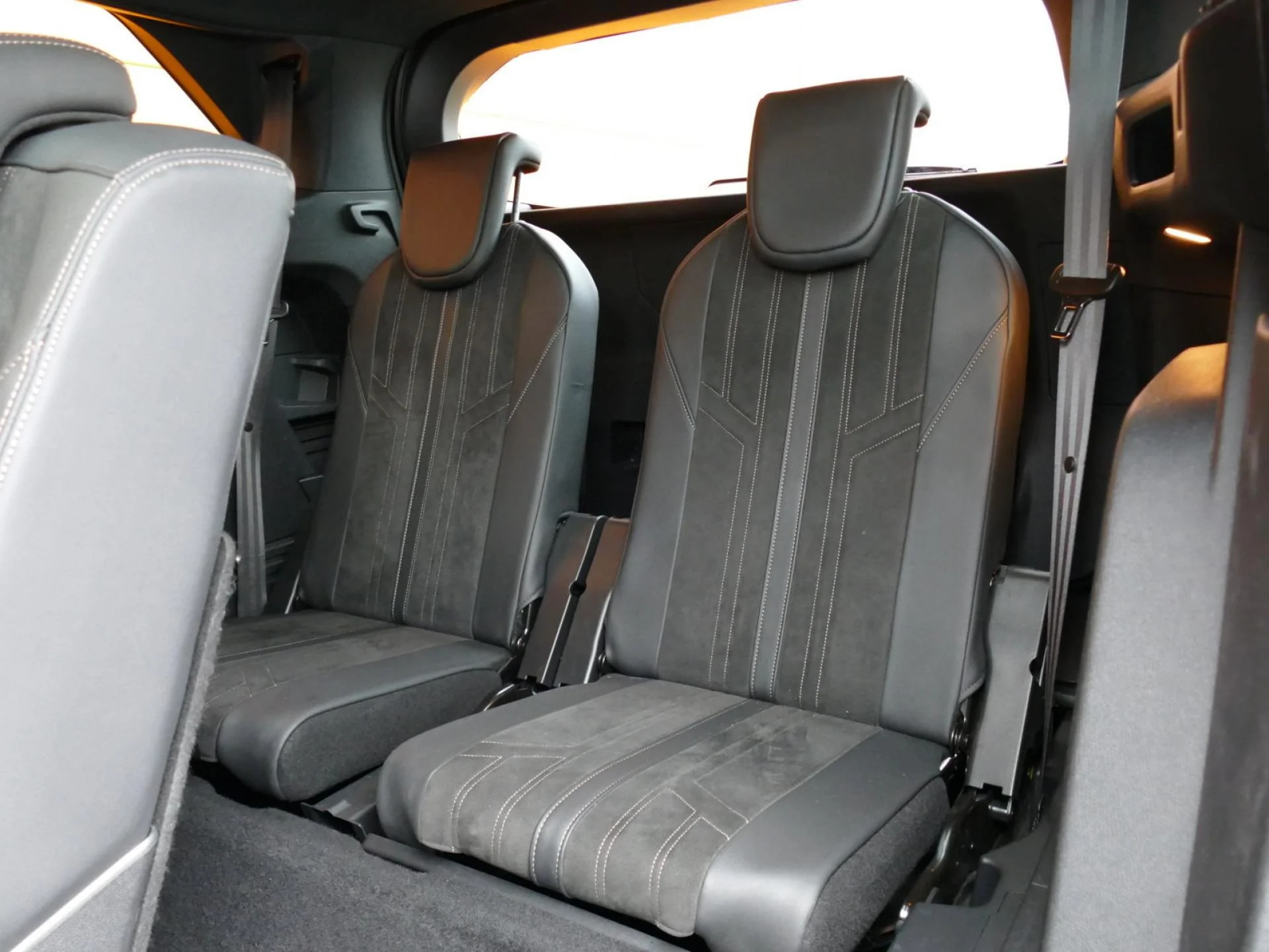 PEUGEOT 5008 - Miniature 8 sur 37 - Cliquer pour voir cette photo
