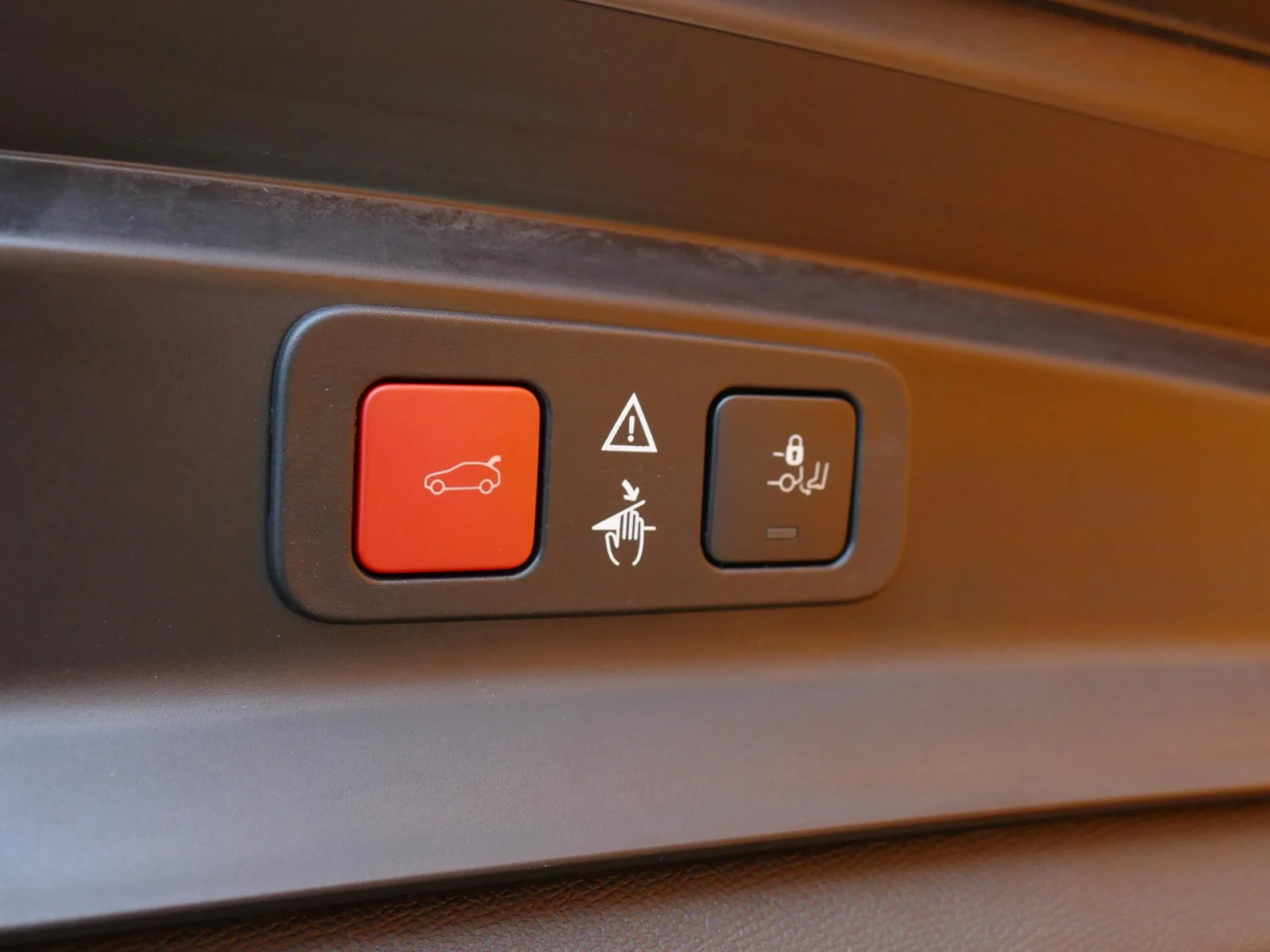 PEUGEOT 5008 - Miniature 25 sur 37 - Cliquer pour voir cette photo
