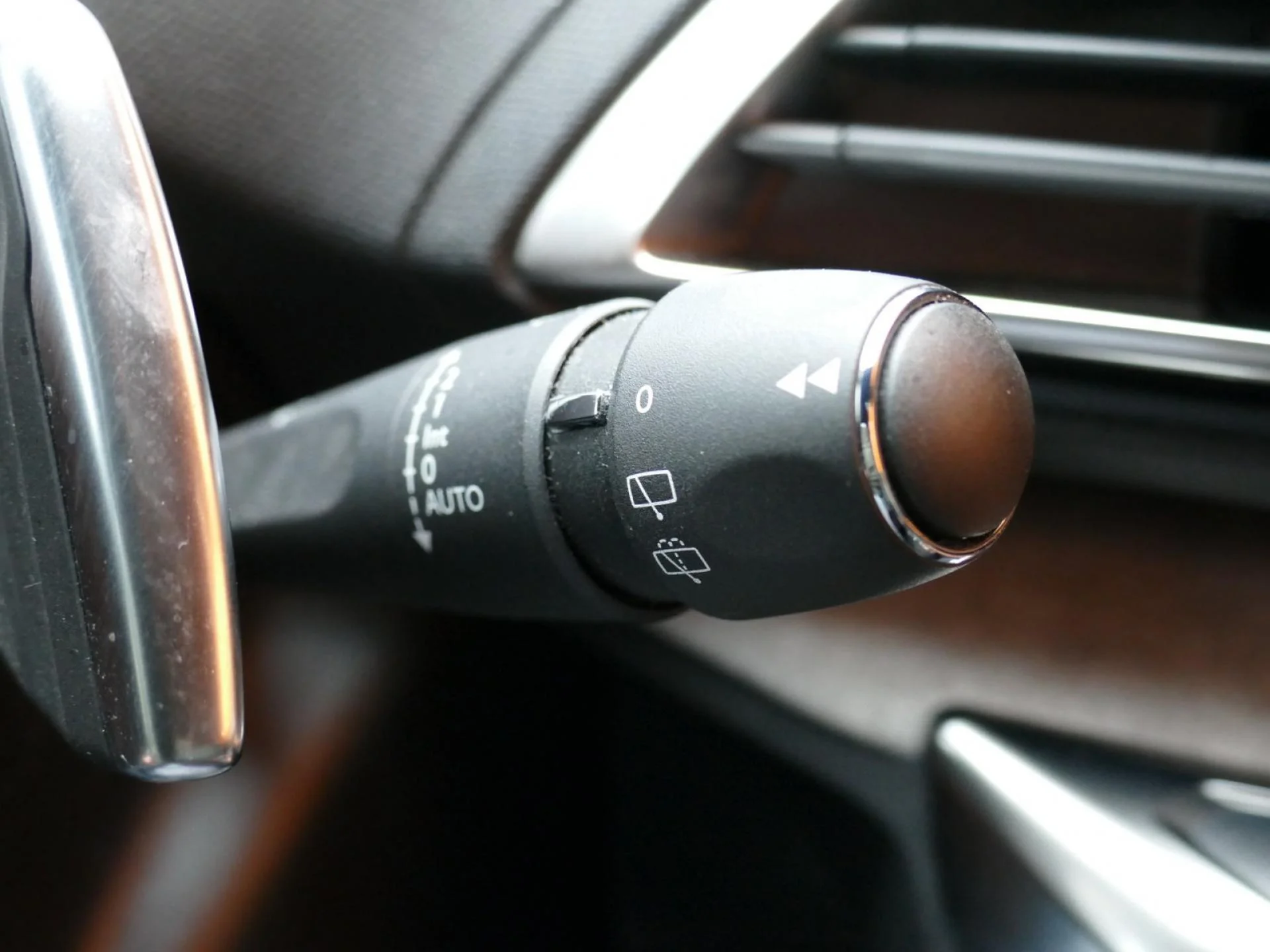 PEUGEOT 5008 - Miniature 28 sur 37 - Cliquer pour voir cette photo