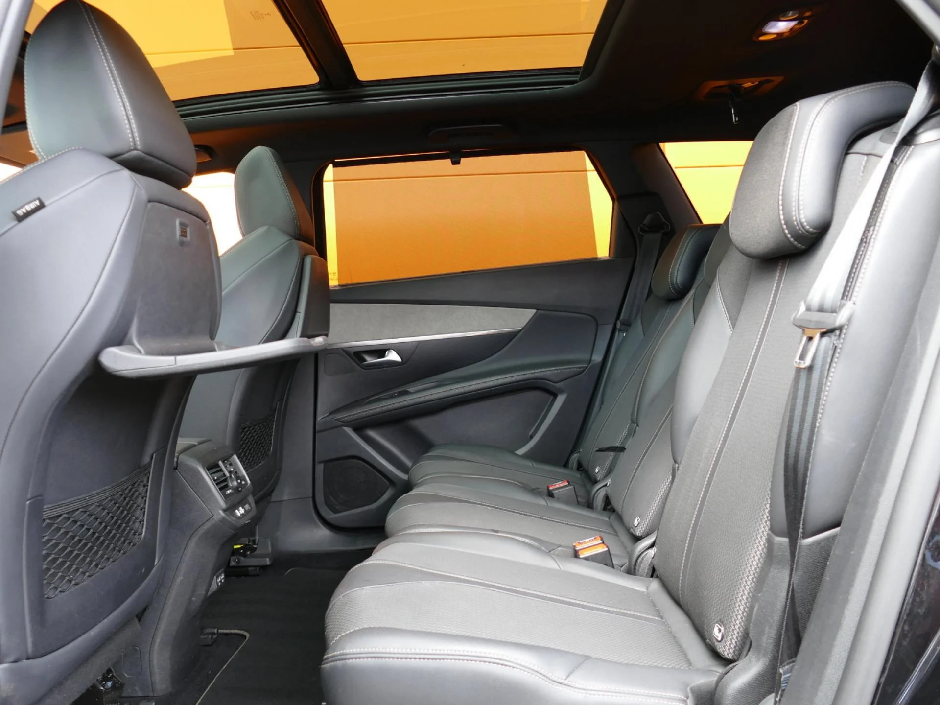 PEUGEOT 5008 - Miniature 7 sur 32 - Cliquer pour voir cette photo