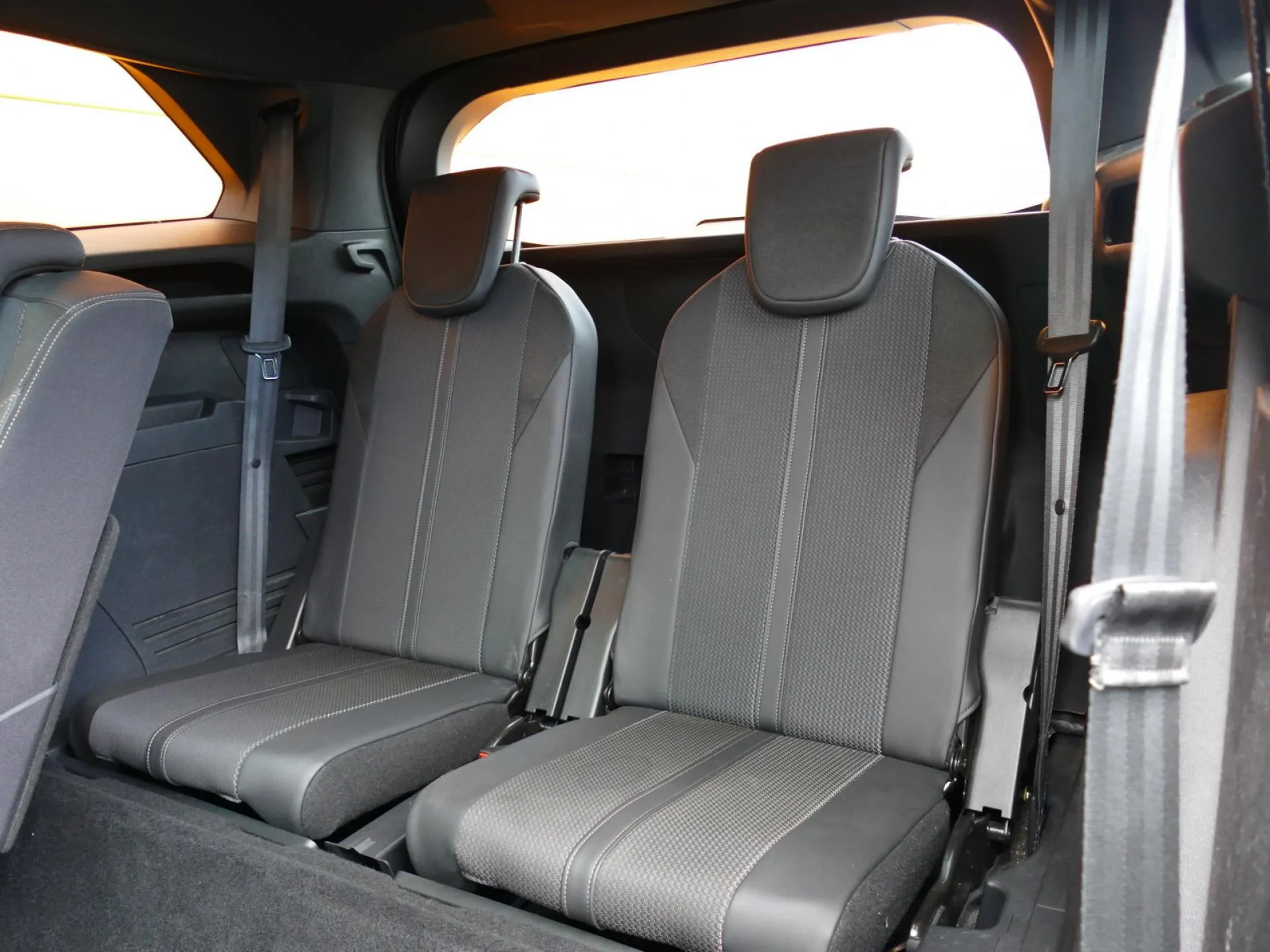 PEUGEOT 5008 - Miniature 8 sur 32 - Cliquer pour voir cette photo