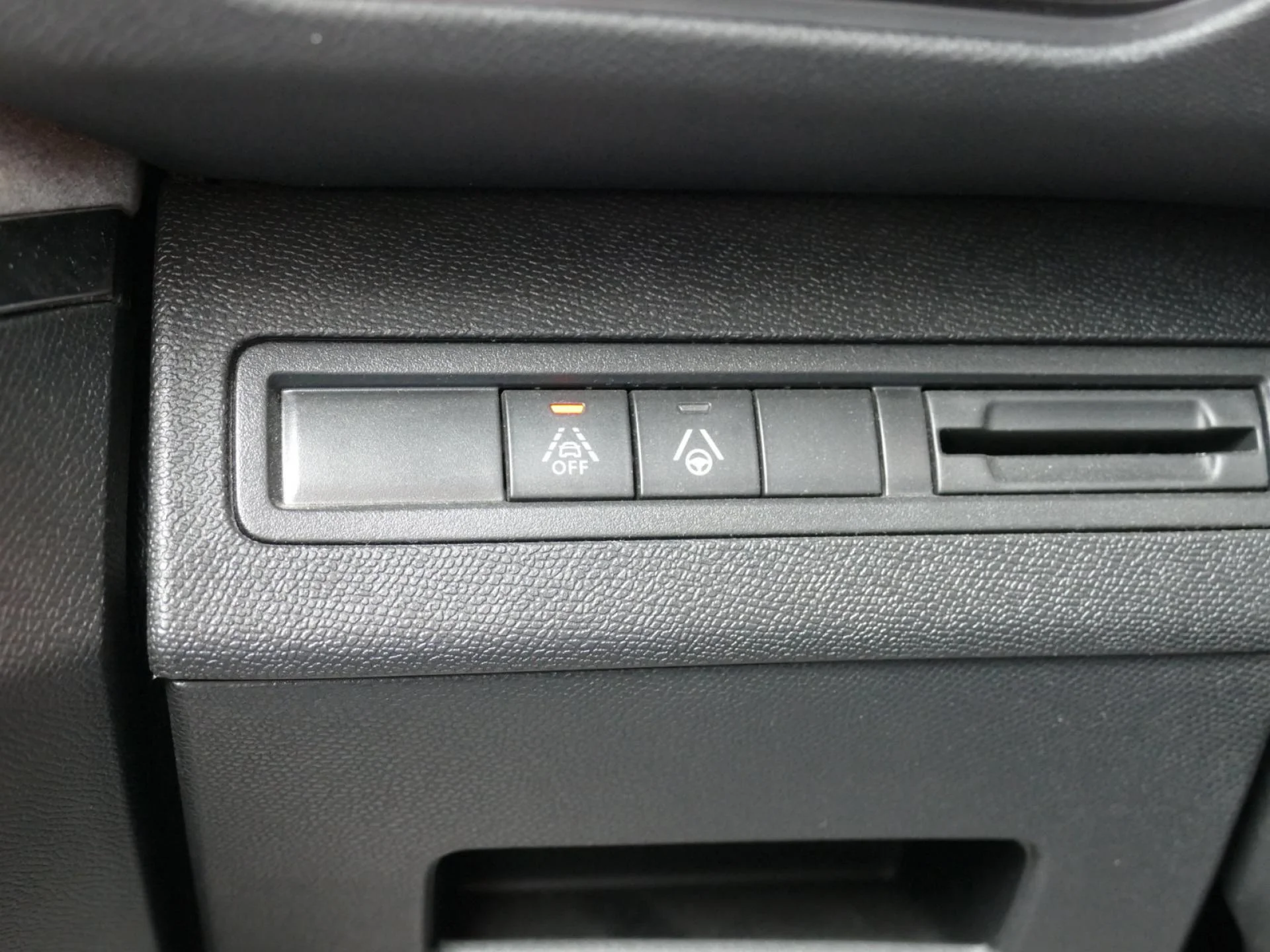 PEUGEOT 5008 - Miniature 21 sur 32 - Cliquer pour voir cette photo