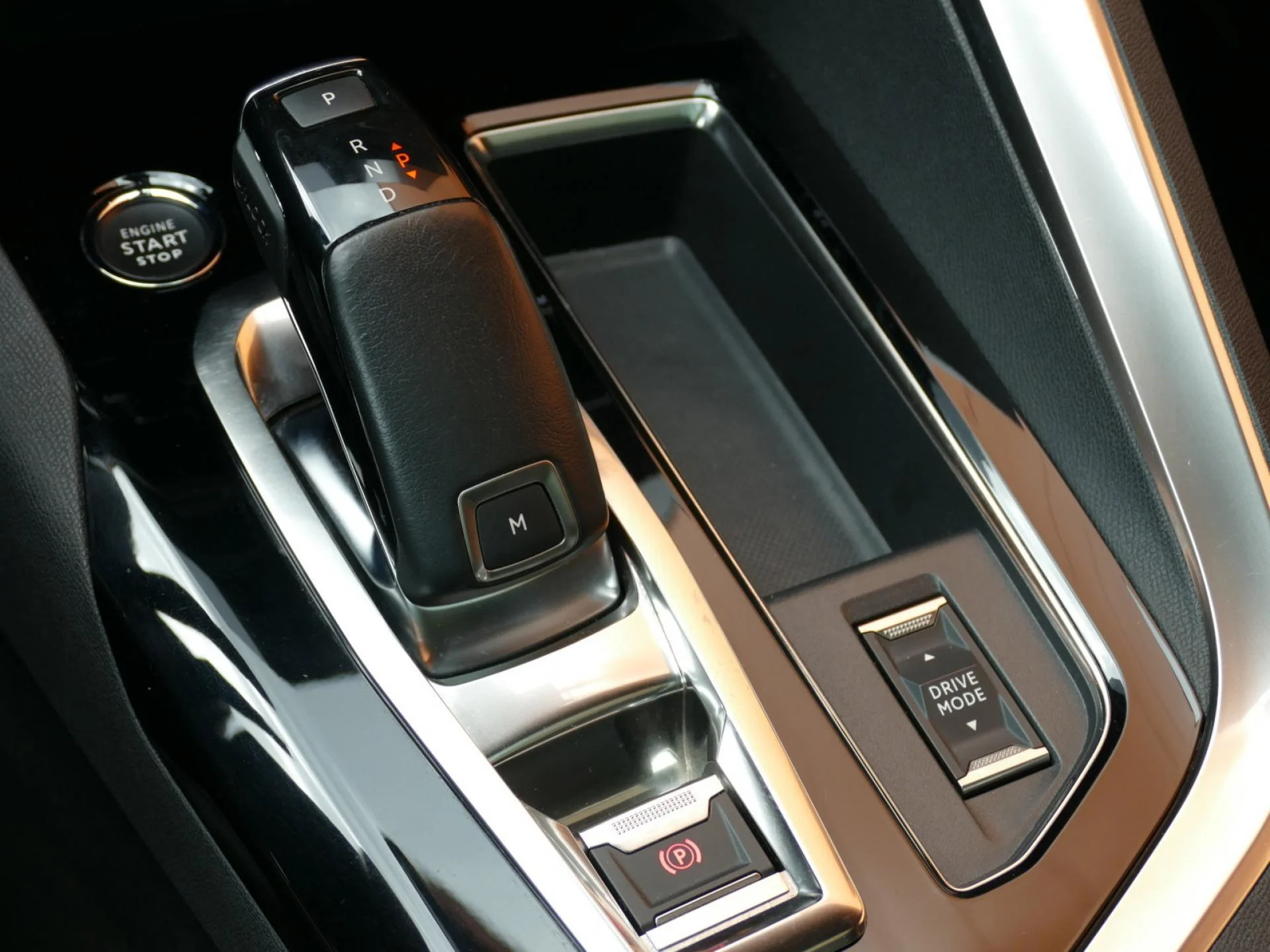 PEUGEOT 5008 - Miniature 20 sur 32 - Cliquer pour voir cette photo