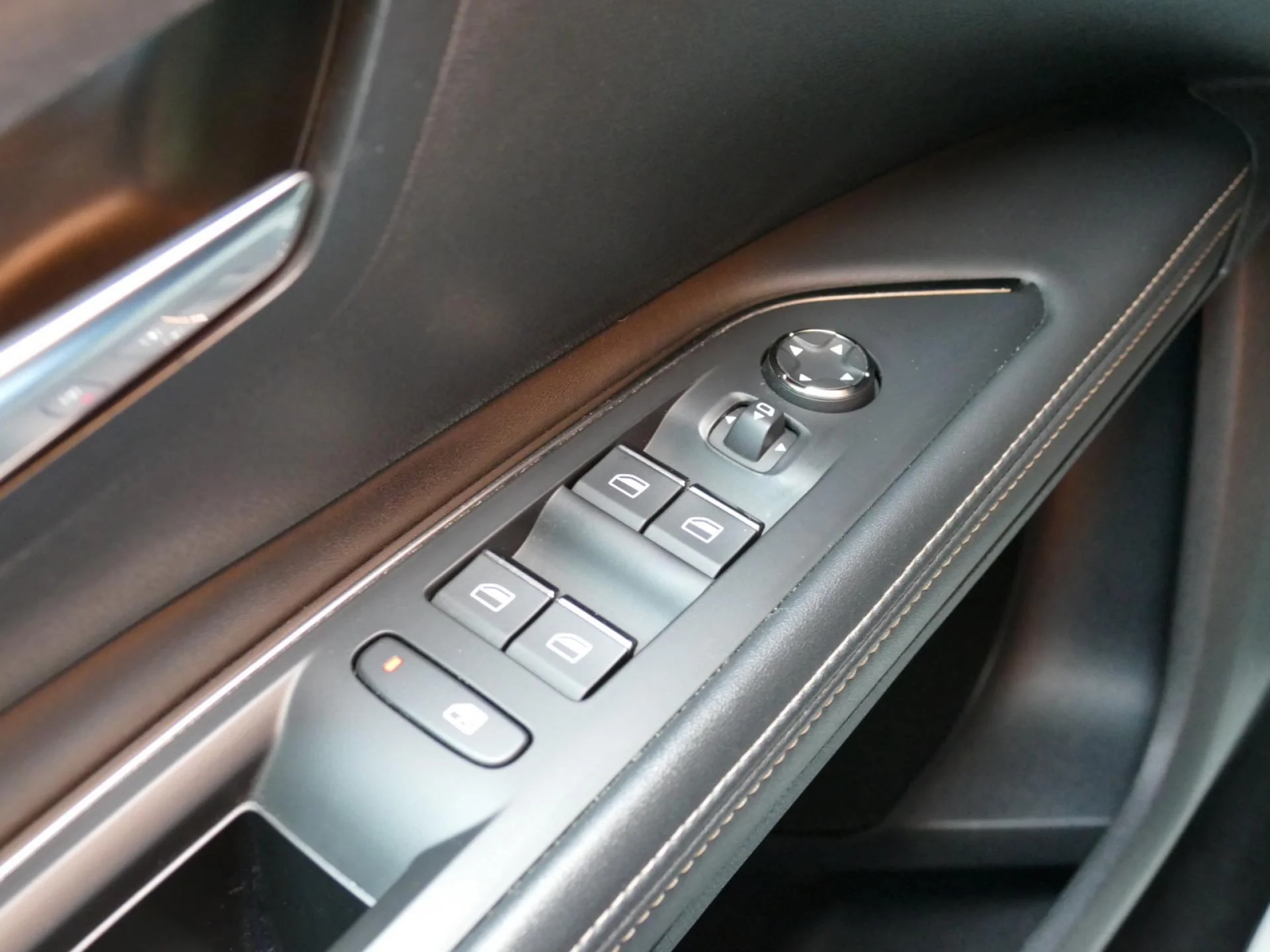 PEUGEOT 5008 - Miniature 22 sur 32 - Cliquer pour voir cette photo