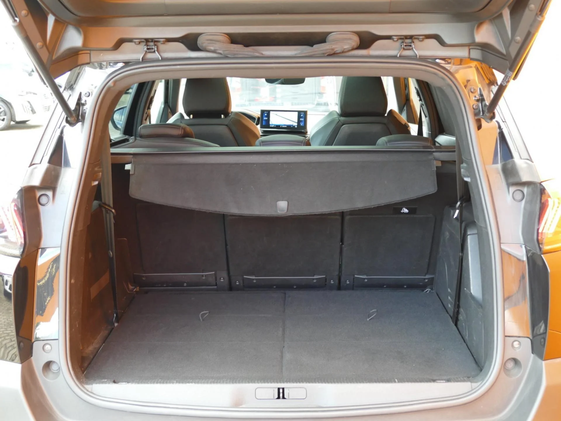 PEUGEOT 5008 - Miniature 9 sur 32 - Cliquer pour voir cette photo