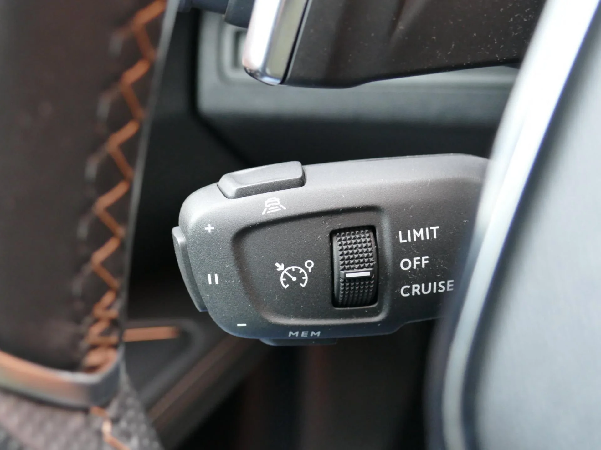 PEUGEOT 5008 - Miniature 23 sur 32 - Cliquer pour voir cette photo
