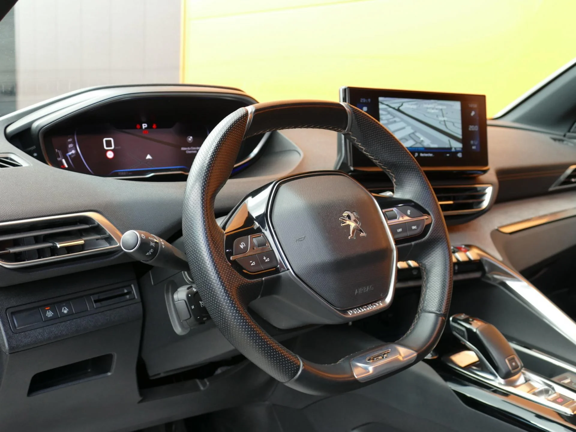 PEUGEOT 5008 - Miniature 18 sur 32 - Cliquer pour voir cette photo