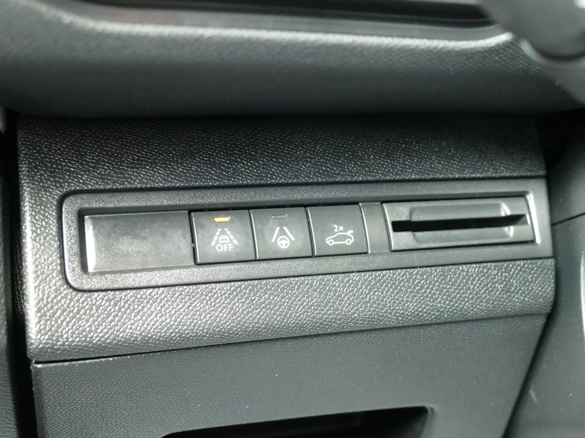 PEUGEOT 5008 - Miniature 21 sur 34 - Cliquer pour voir cette photo