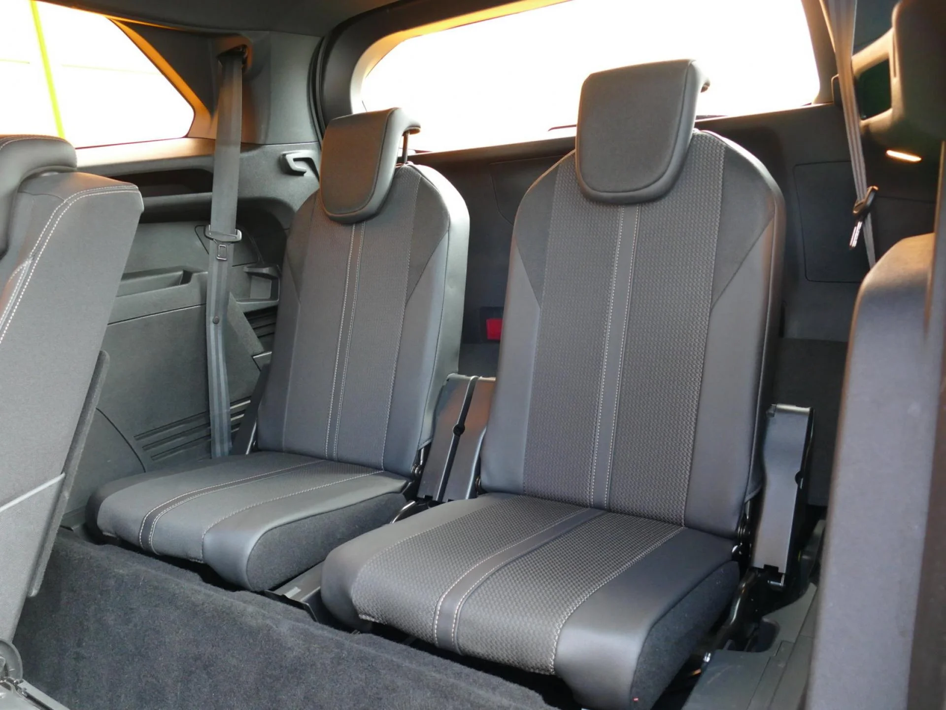 PEUGEOT 5008 - Miniature 8 sur 34 - Cliquer pour voir cette photo