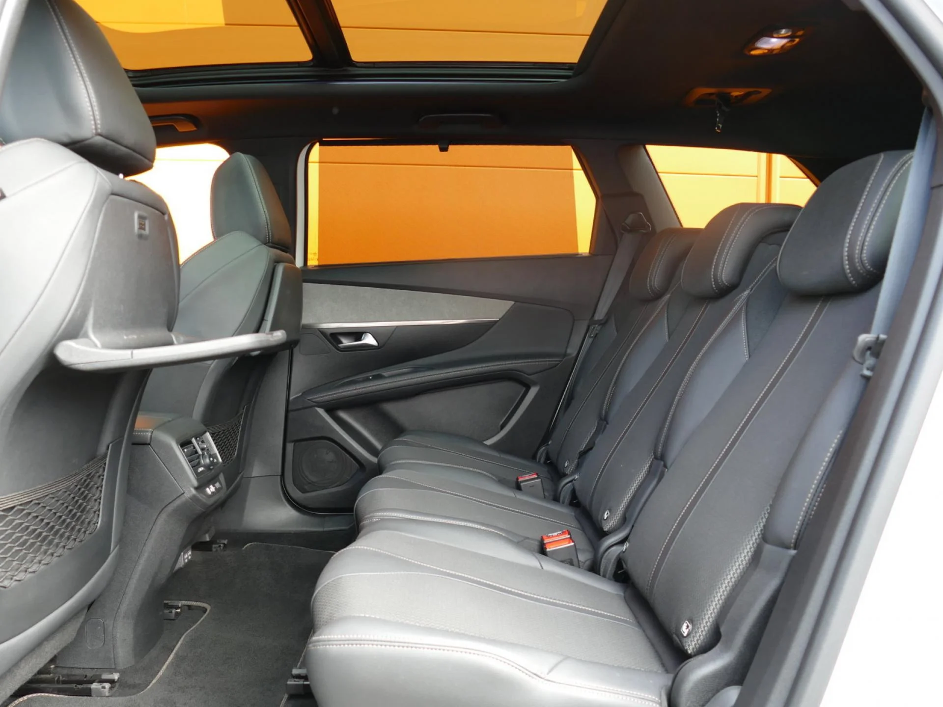 PEUGEOT 5008 - Miniature 7 sur 34 - Cliquer pour voir cette photo