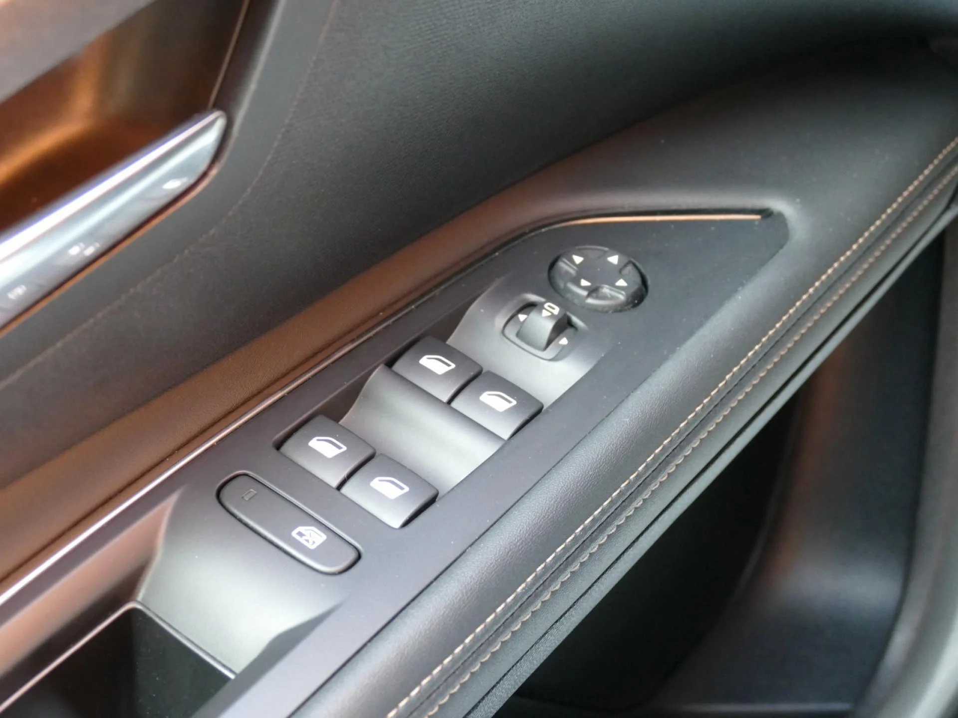 PEUGEOT 5008 - Miniature 23 sur 34 - Cliquer pour voir cette photo