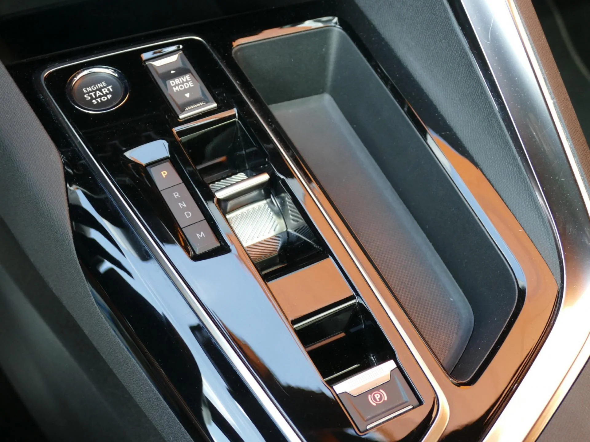 PEUGEOT 5008 - Miniature 20 sur 34 - Cliquer pour voir cette photo