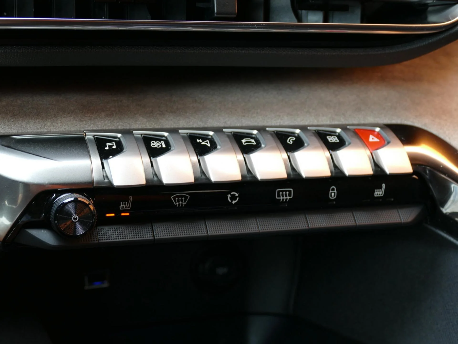 PEUGEOT 5008 - Miniature 17 sur 34 - Cliquer pour voir cette photo