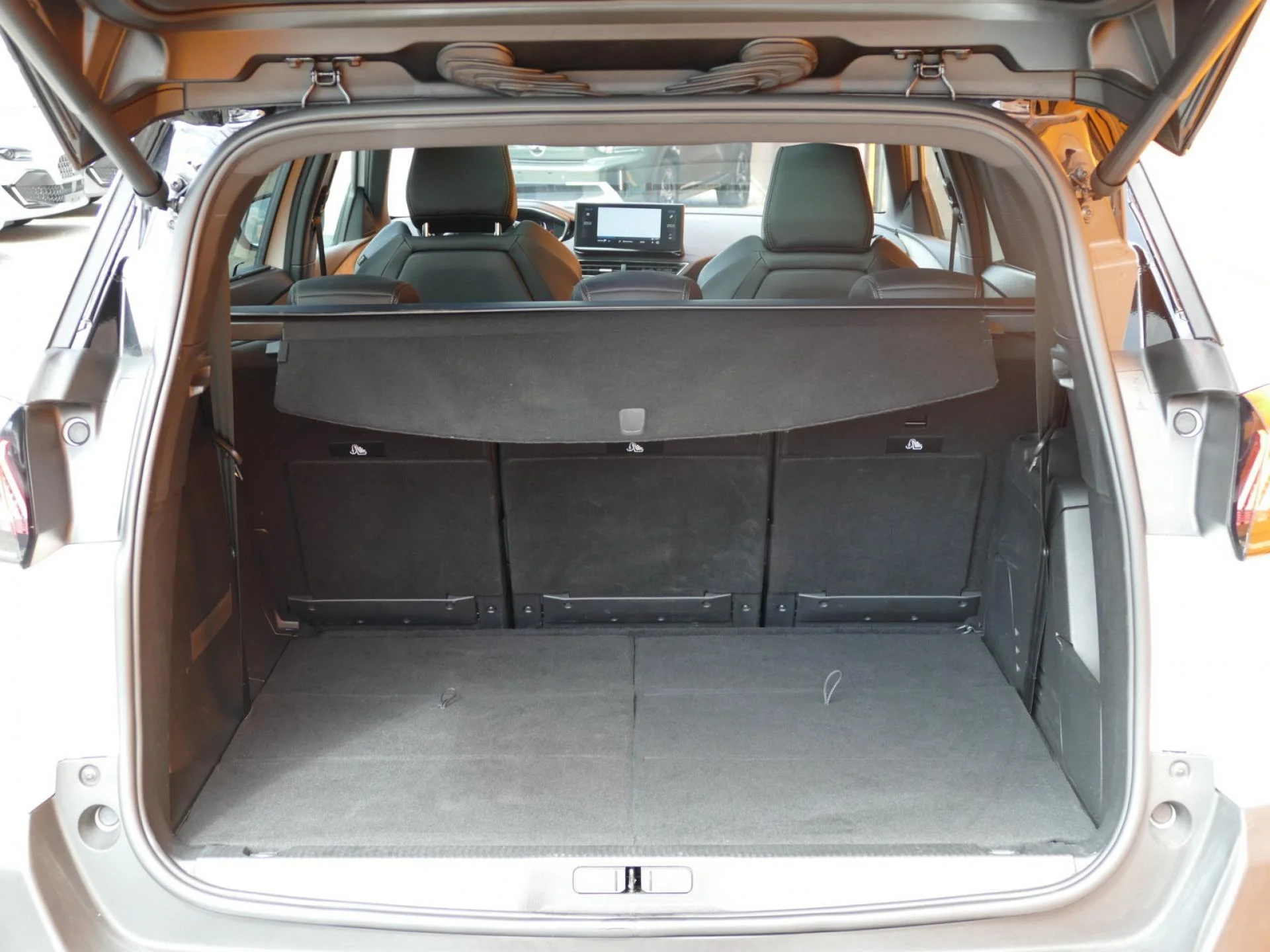 PEUGEOT 5008 - Miniature 9 sur 34 - Cliquer pour voir cette photo