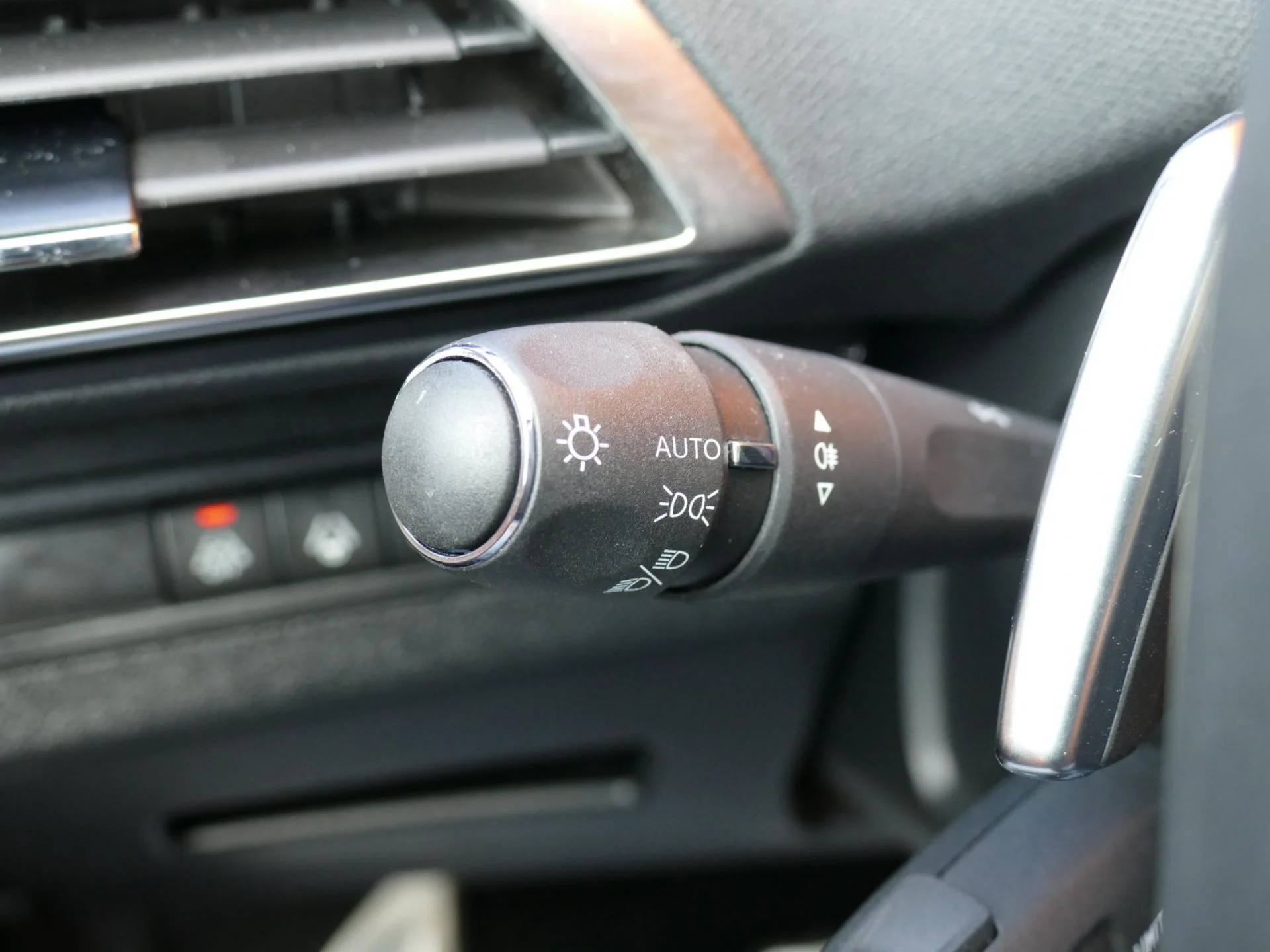 PEUGEOT 5008 - Miniature 25 sur 34 - Cliquer pour voir cette photo