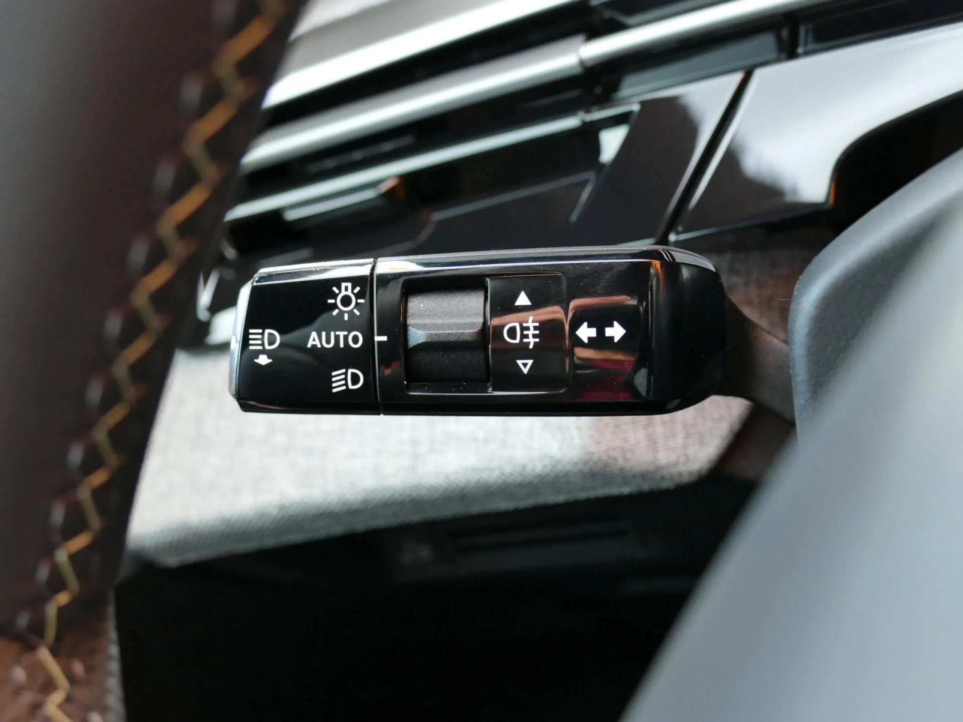 PEUGEOT 5008 - Miniature 29 sur 36 - Cliquer pour voir cette photo