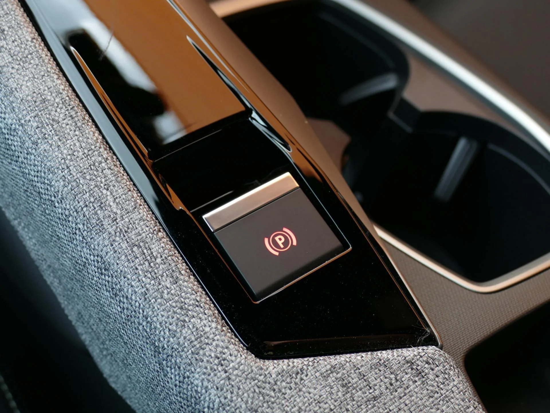 PEUGEOT 5008 - Miniature 23 sur 36 - Cliquer pour voir cette photo