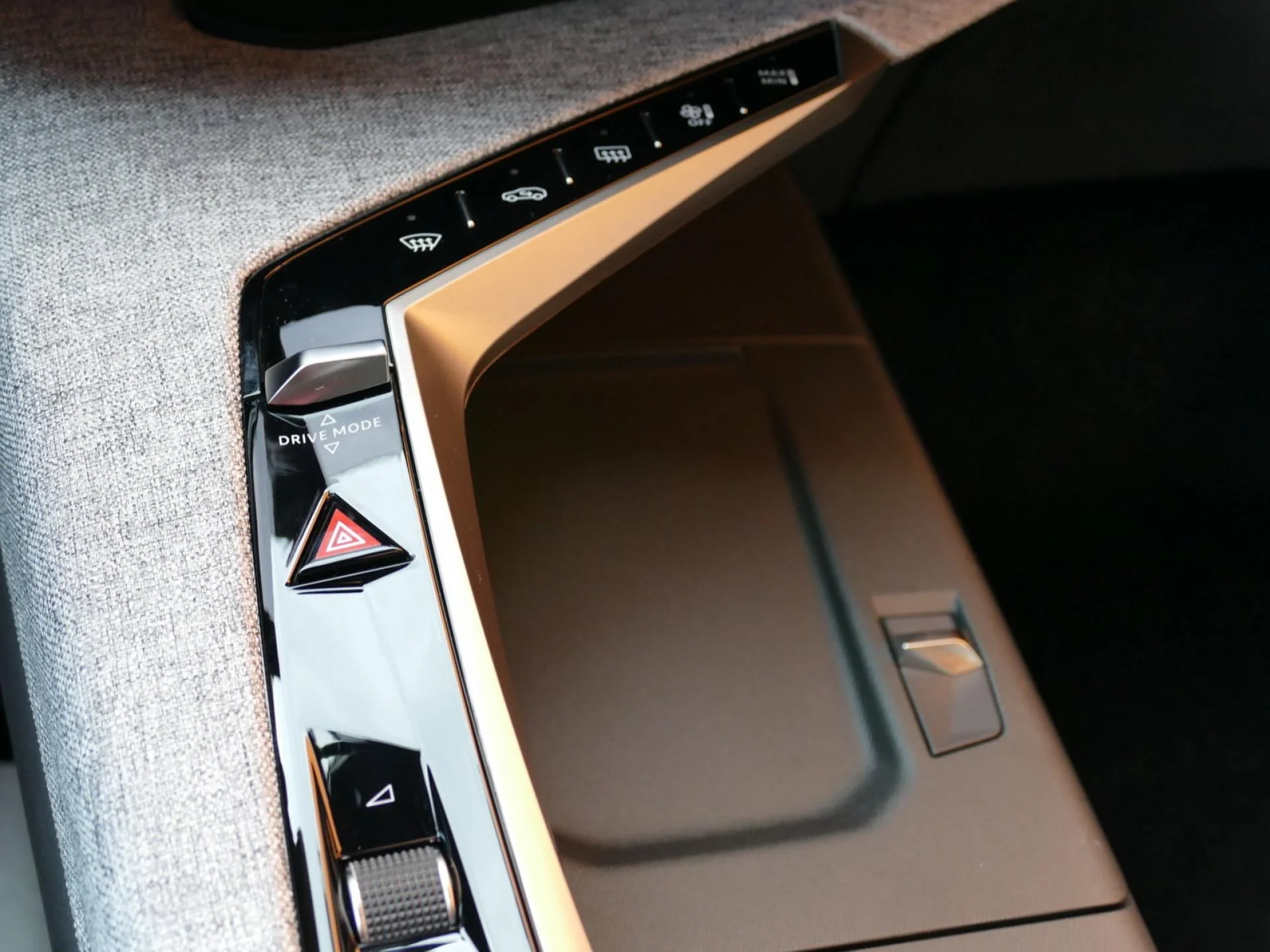 PEUGEOT 5008 - Miniature 21 sur 36 - Cliquer pour voir cette photo